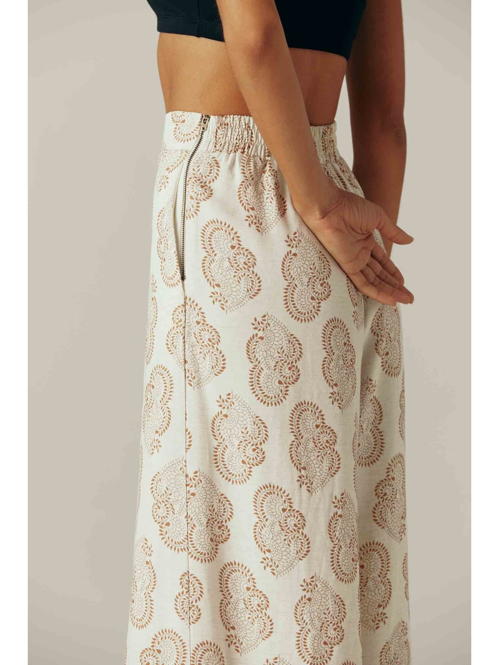 Calça Pantacourt Estampada Linho Lakshmi Yogini