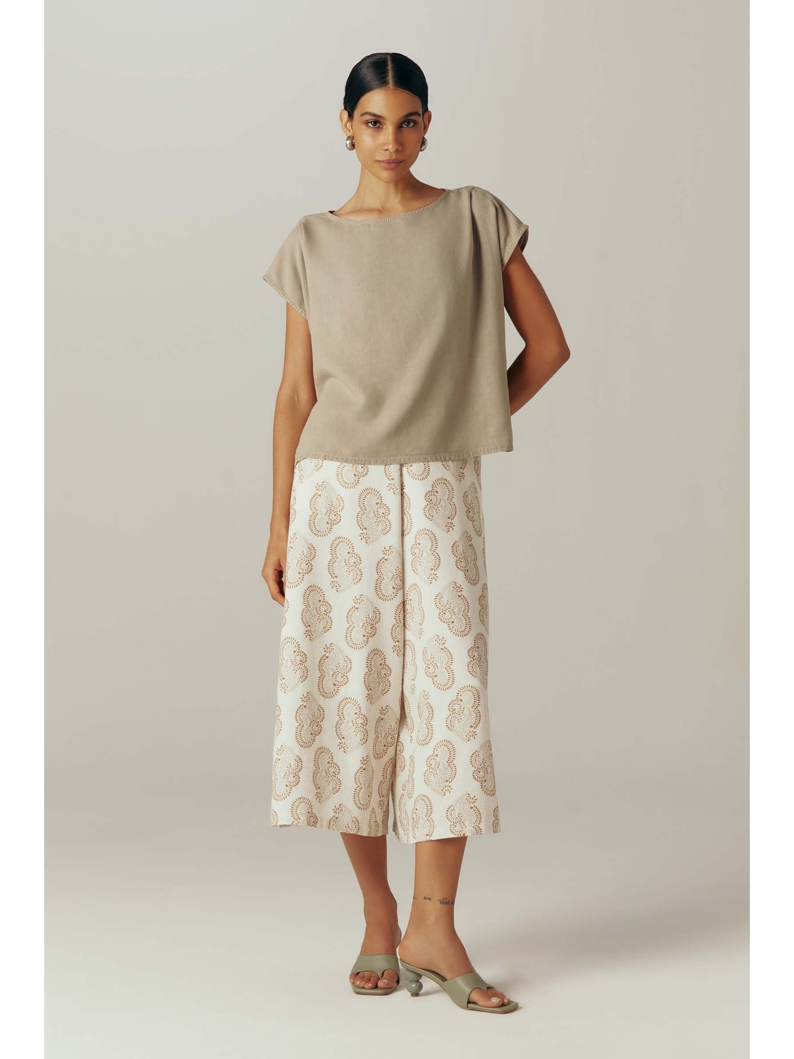 Calça Pantacourt Estampada Linho Lakshmi Yogini