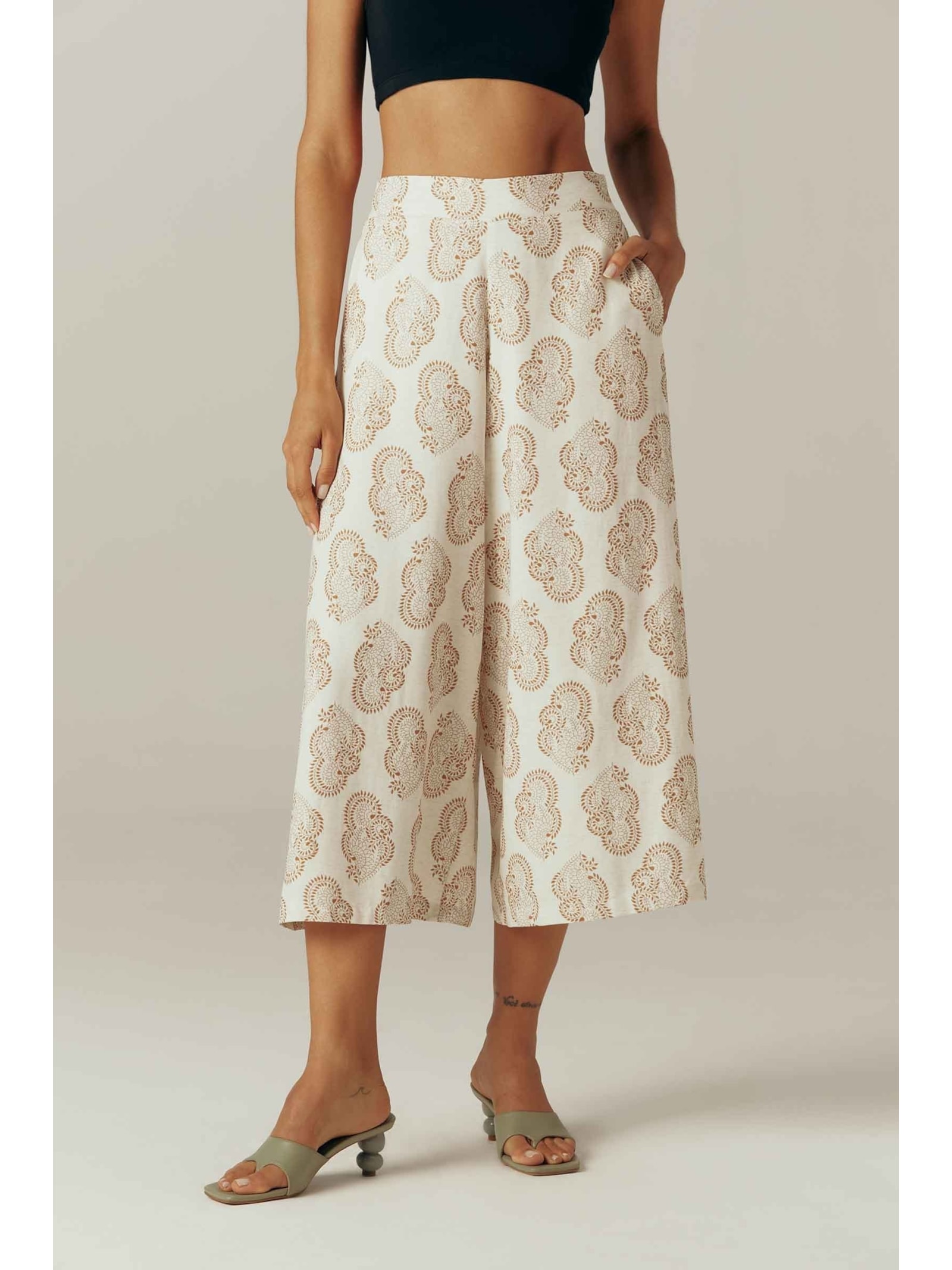 Calça Pantacourt Estampada Linho Lakshmi Yogini