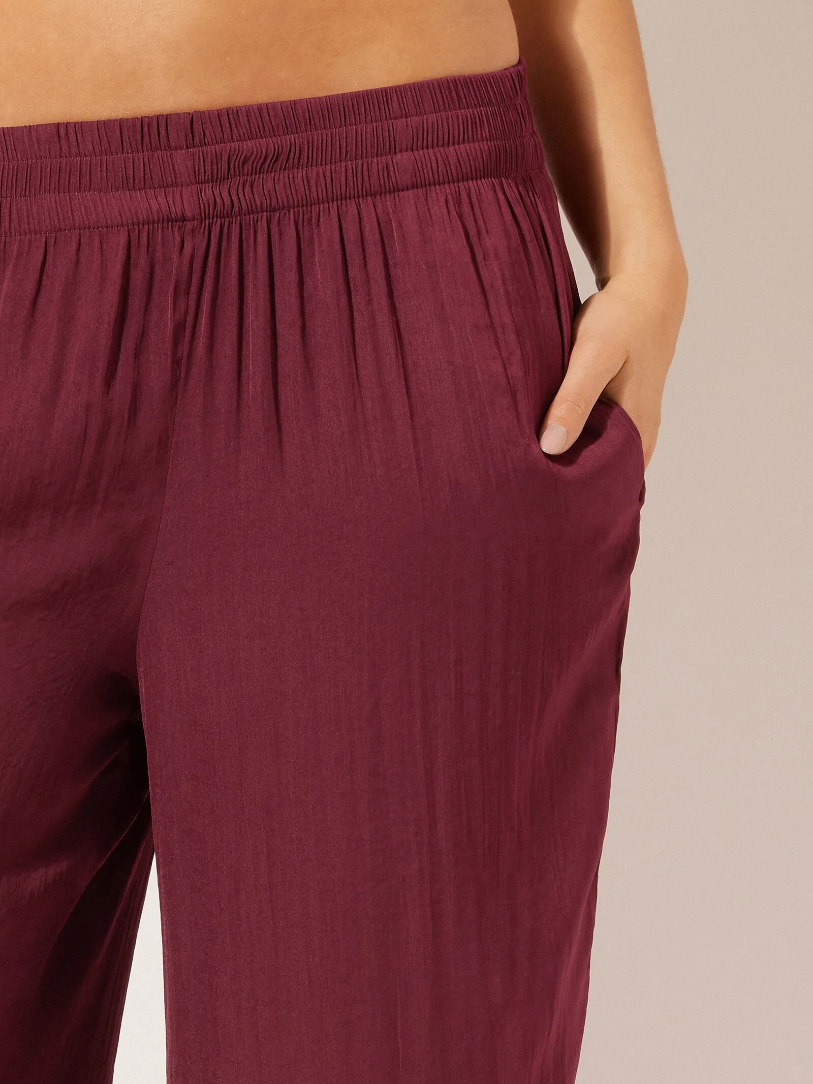 Calça Pantalona Em Tecido Brilhante Bordô Calzedonia
