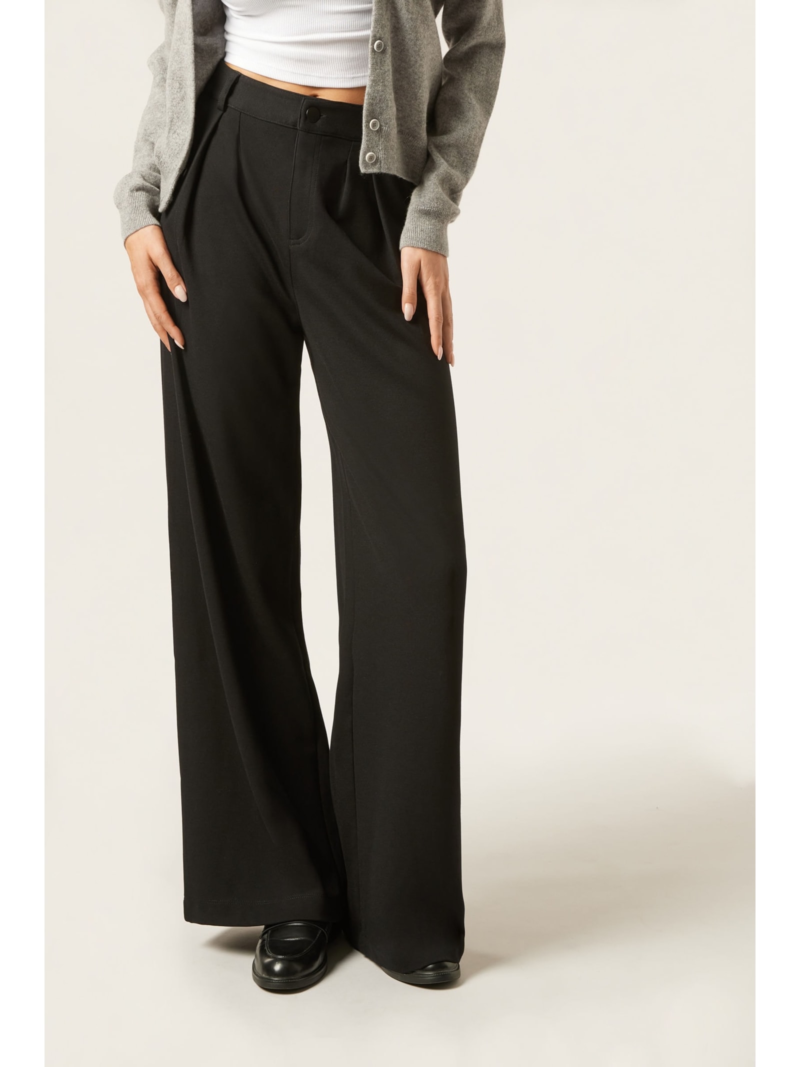 Calça Pantalona Em Viscose Com Pregas Preto Calzedonia