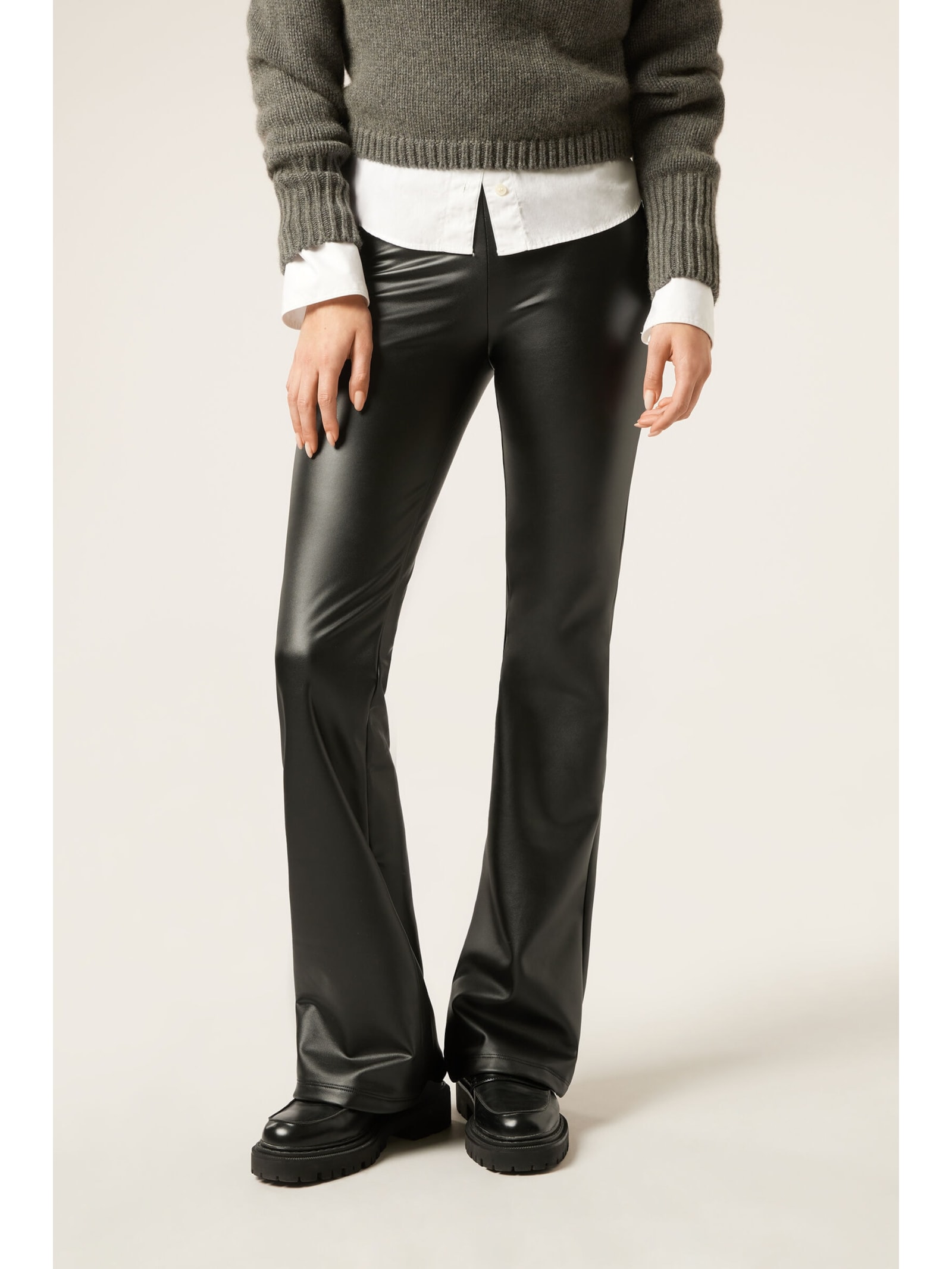 Calça Térmica Flare Com Efeito Couro Preto Calzedonia