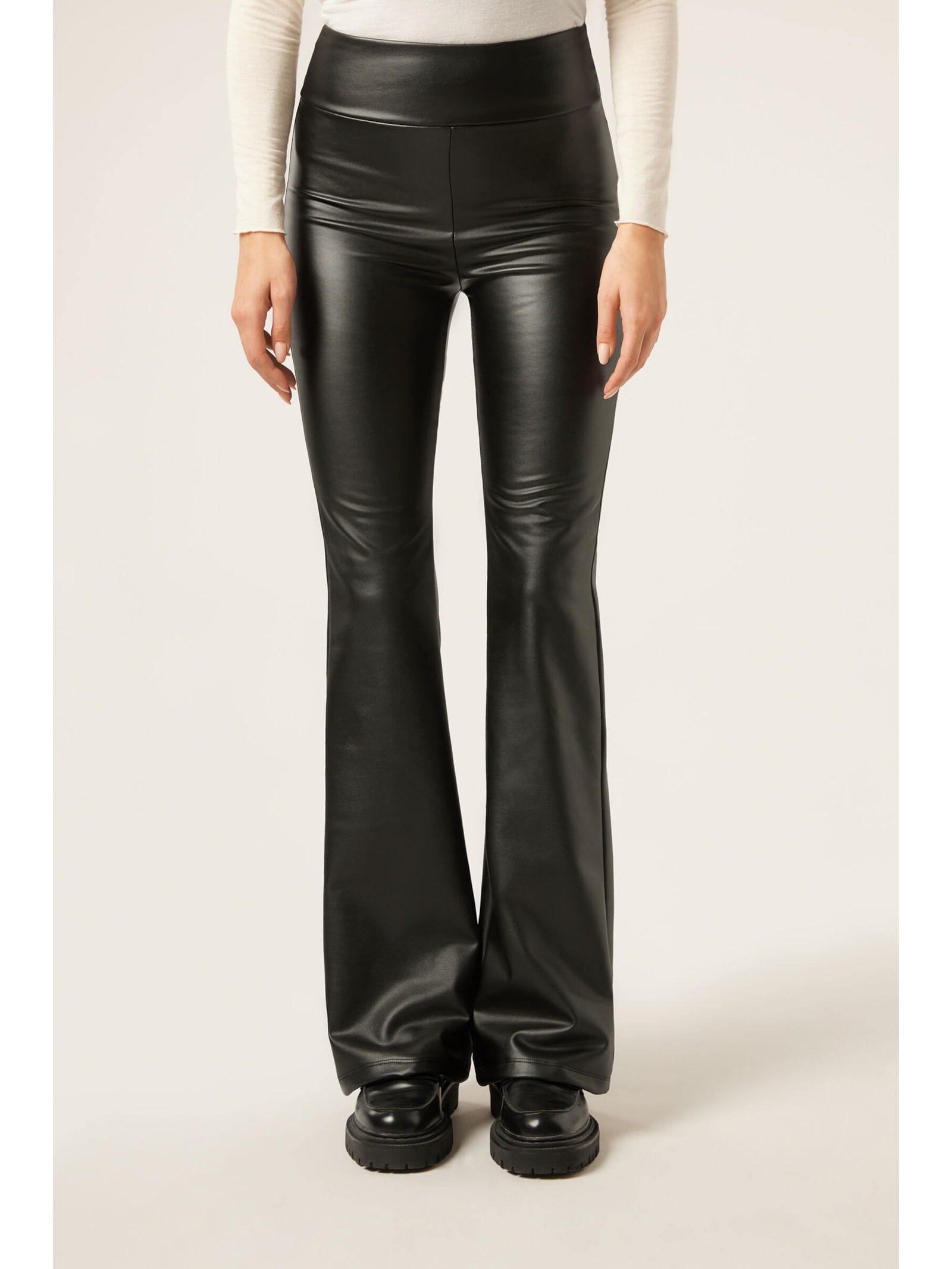 Calça Térmica Flare Com Efeito Couro Preto Calzedonia