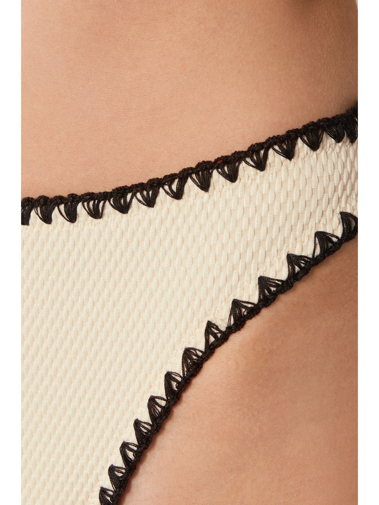 Calcinha Brasileira De Cintura Alta Bicolor Embroidery Off-White Calzedonia