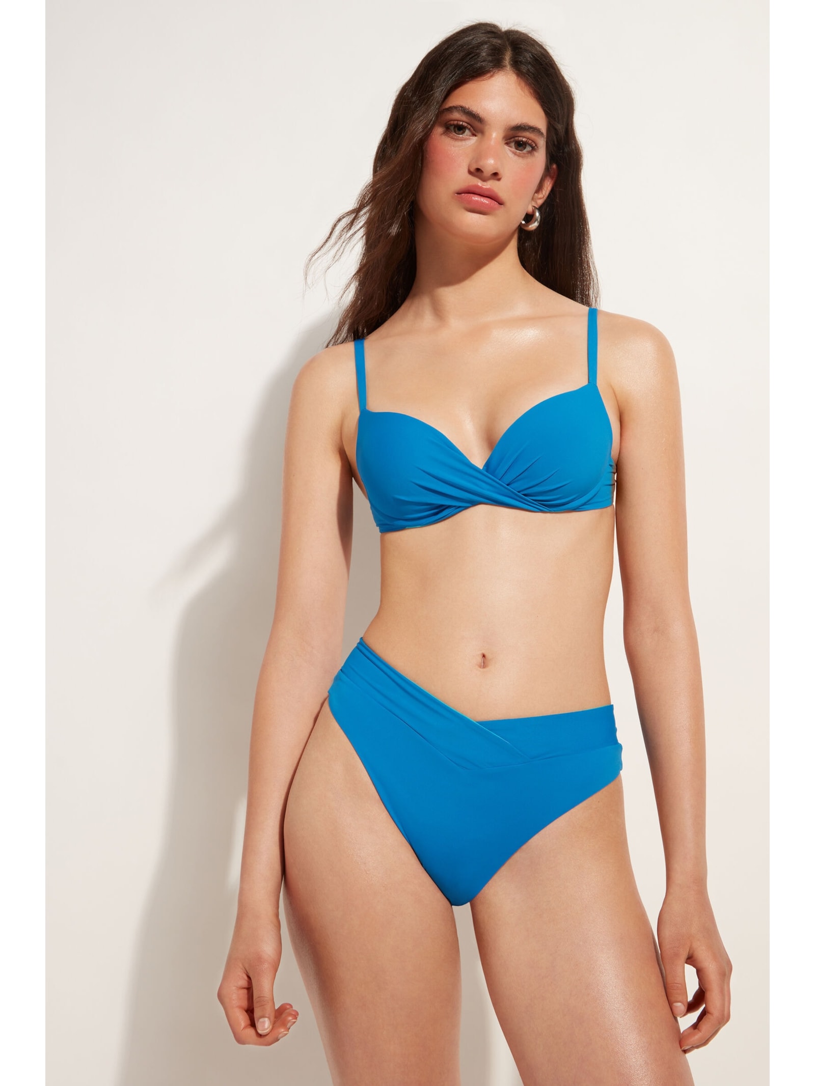 Calcinha De Biquíni Brasileira Cintura Alta Em v Indonésia Azul Calzedonia