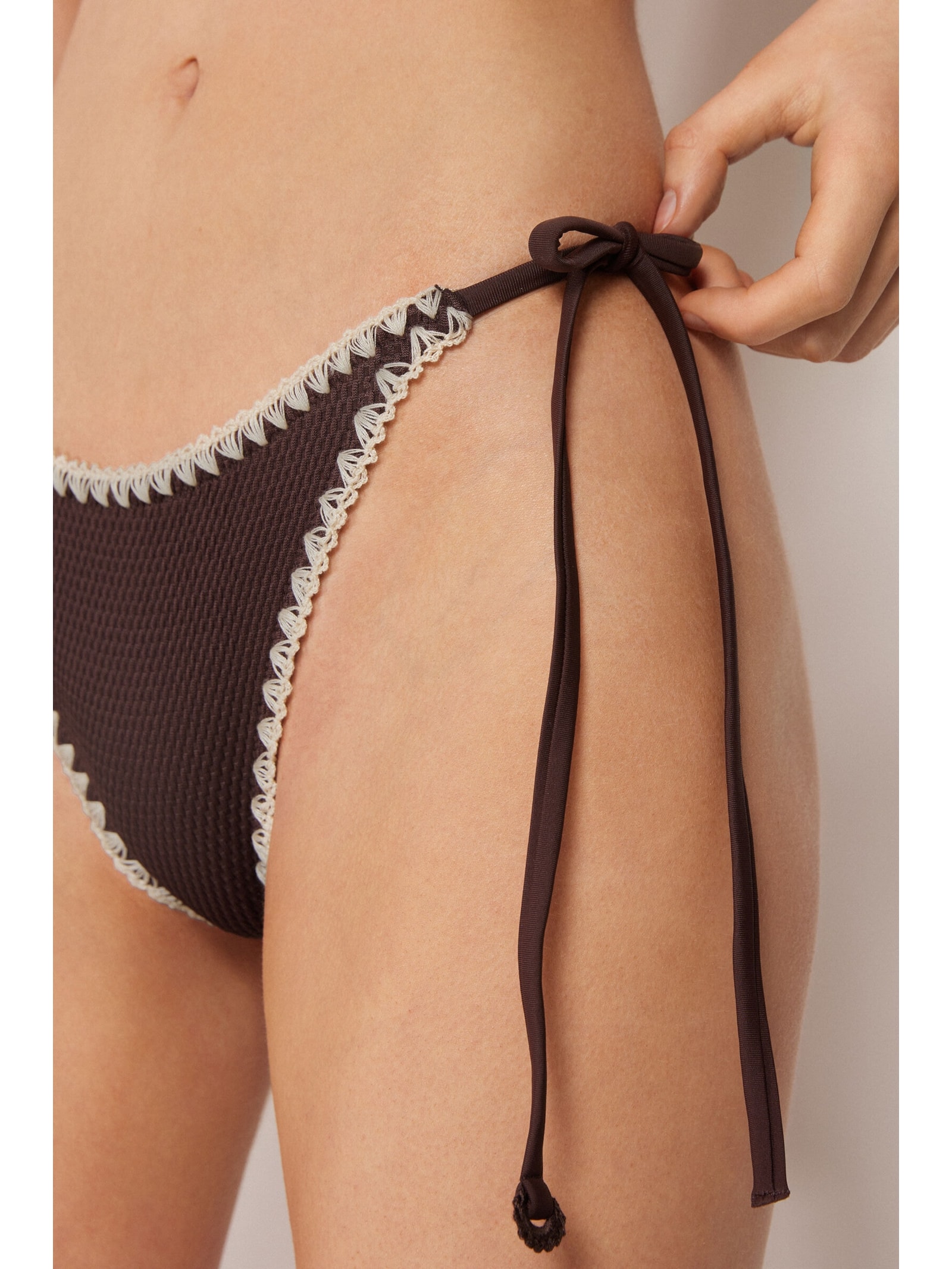 Calcinha De Biquíni Brasileira Com Amarração Bicolor Embroidery Marrom Calzedonia