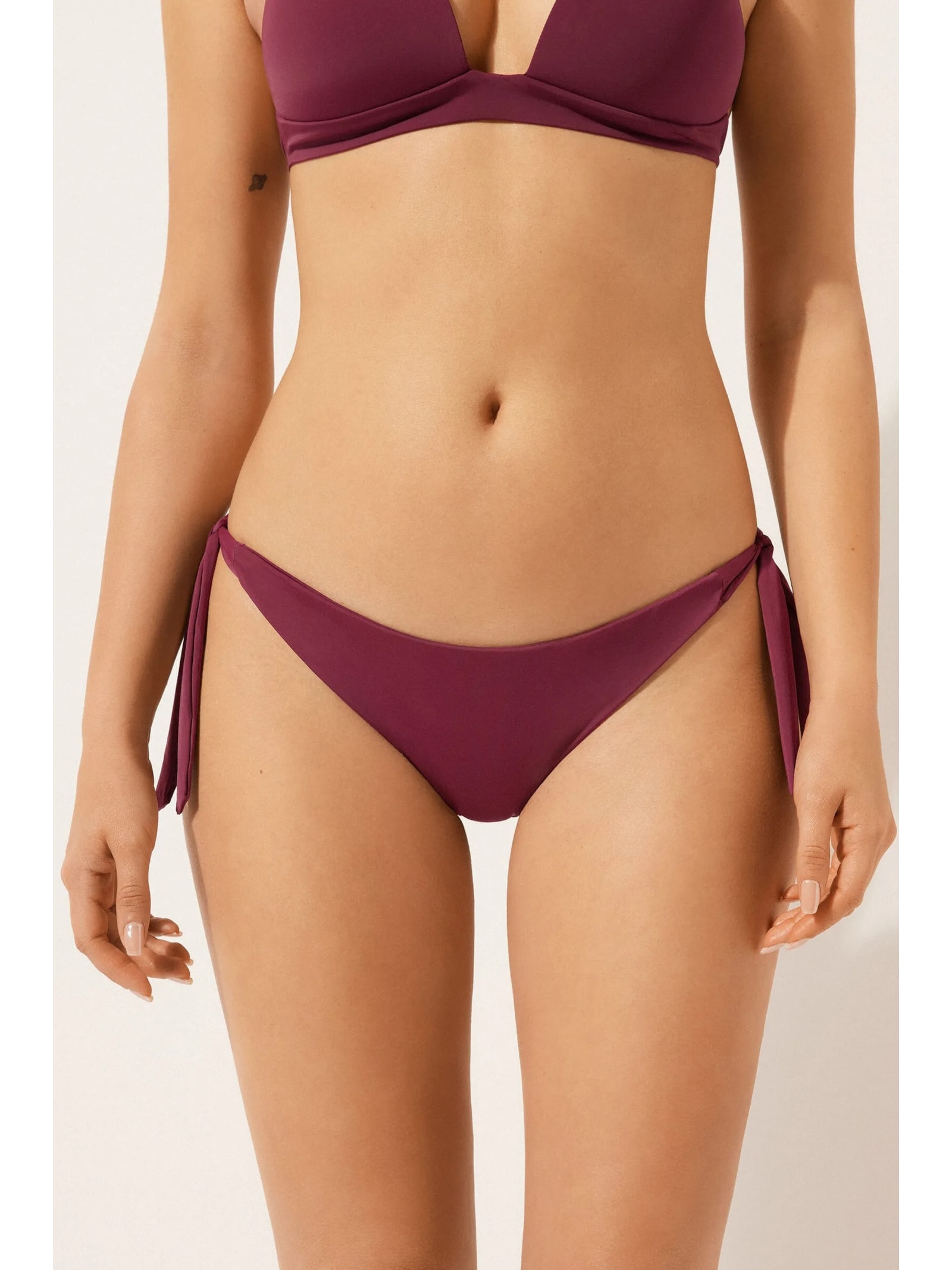 Calcinha De Biquíni Brasileira Com Laços Indonésia Bordô Calzedonia