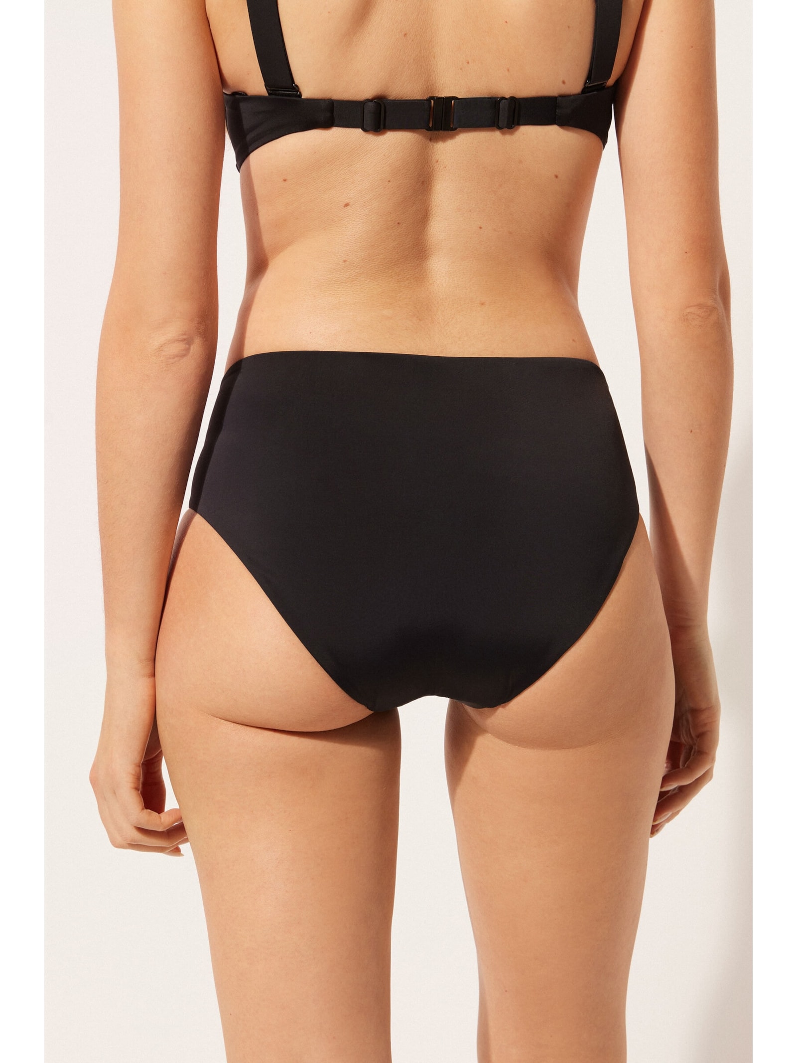 Calcinha De Biquíni De Cintura Alta Modeladora Indonésia Preto Calzedonia