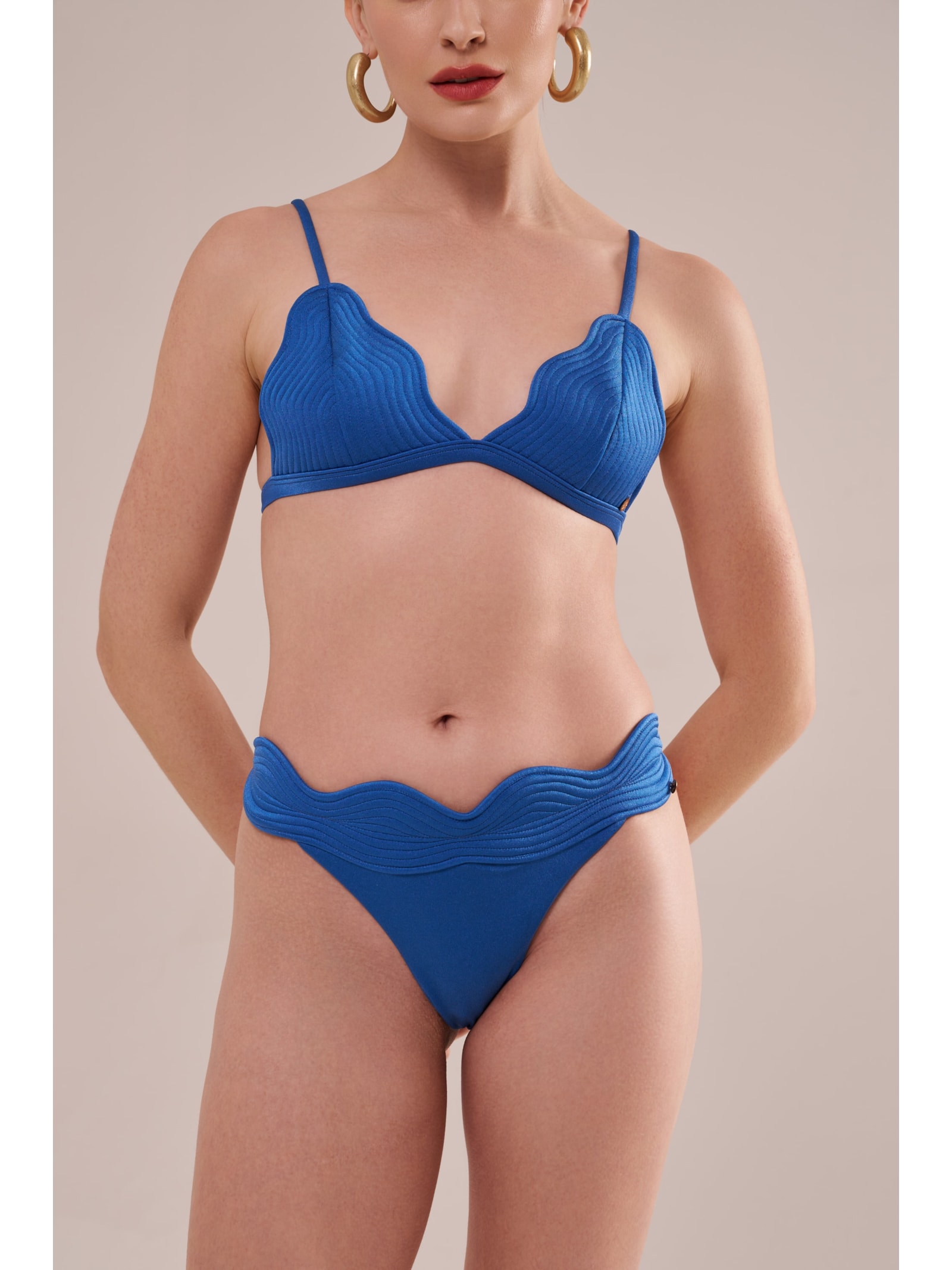 calcinha midi em matelassê orla azul Suntime