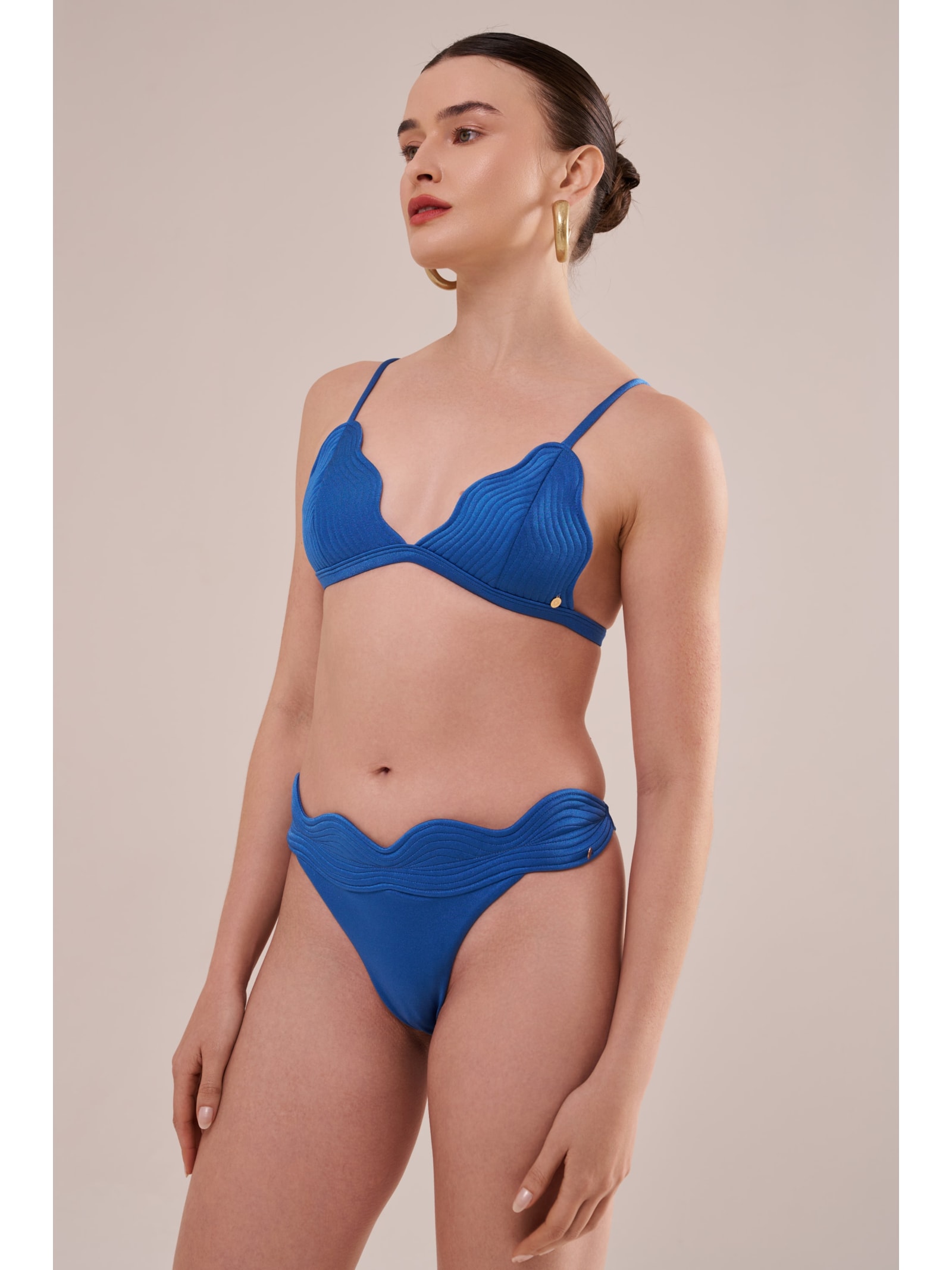 calcinha midi em matelassê orla azul Suntime