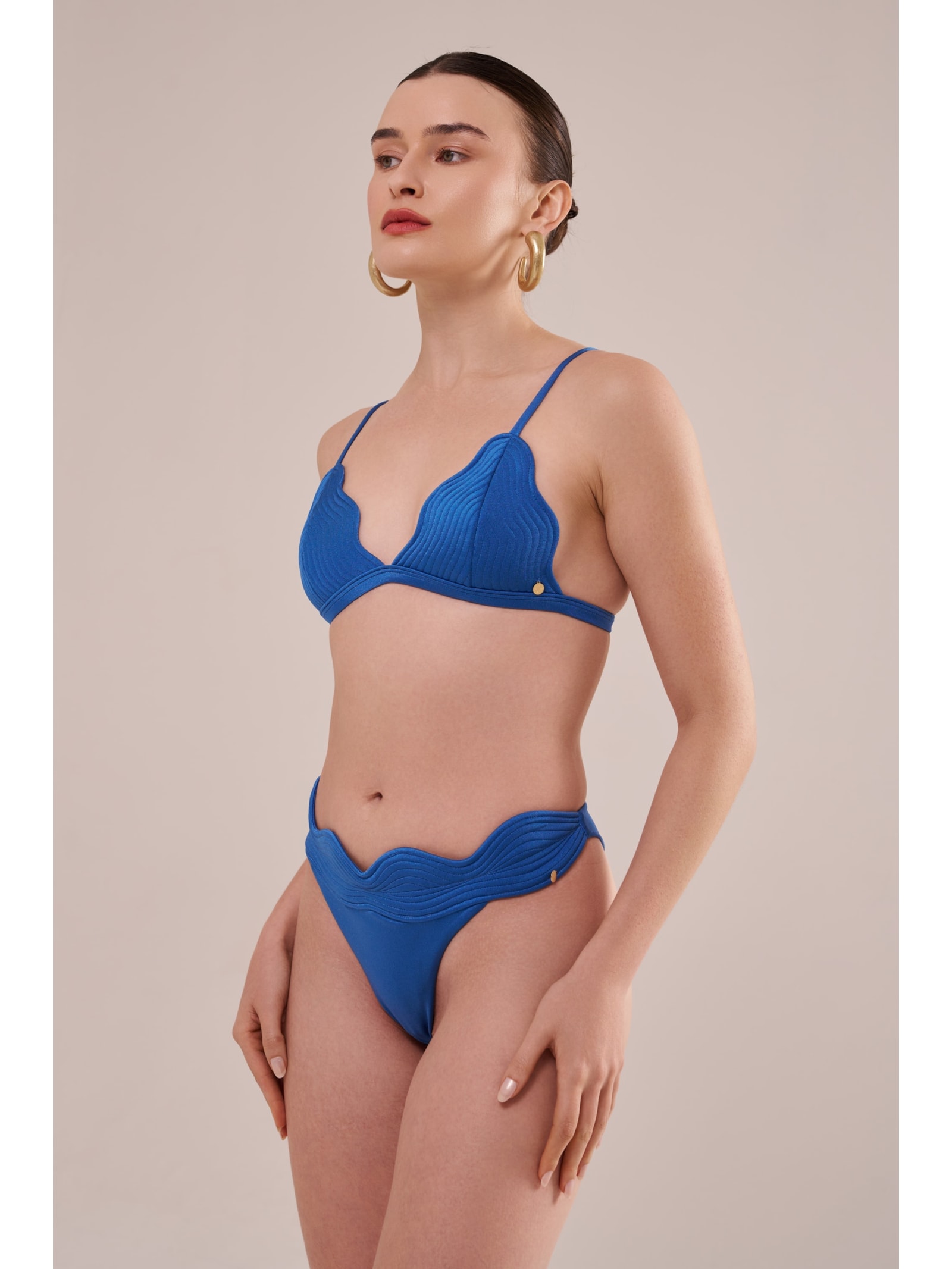 calcinha midi em matelassê orla azul Suntime