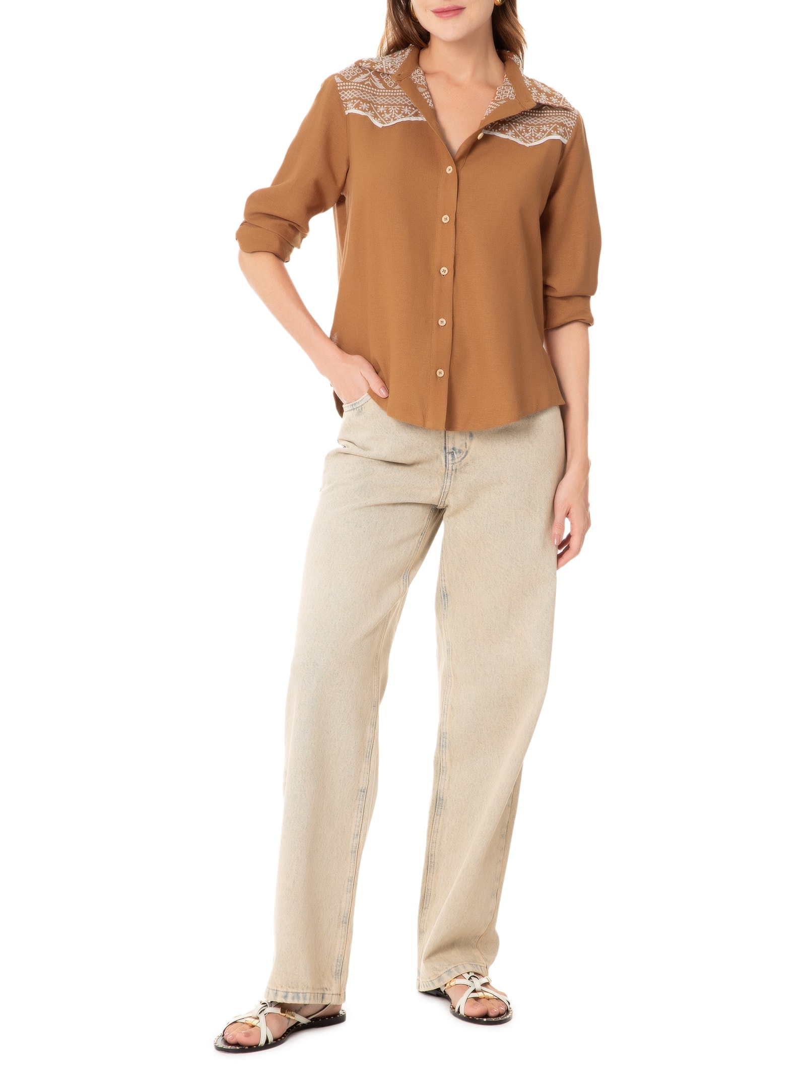 Camisa Feminina Linho Bordado Andarilhos Marrom Cantão
