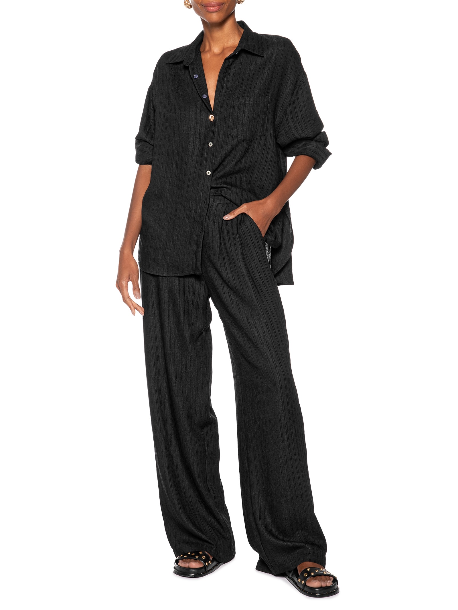 Camisa Feminina Listrada Com Bolso Preto Basiq