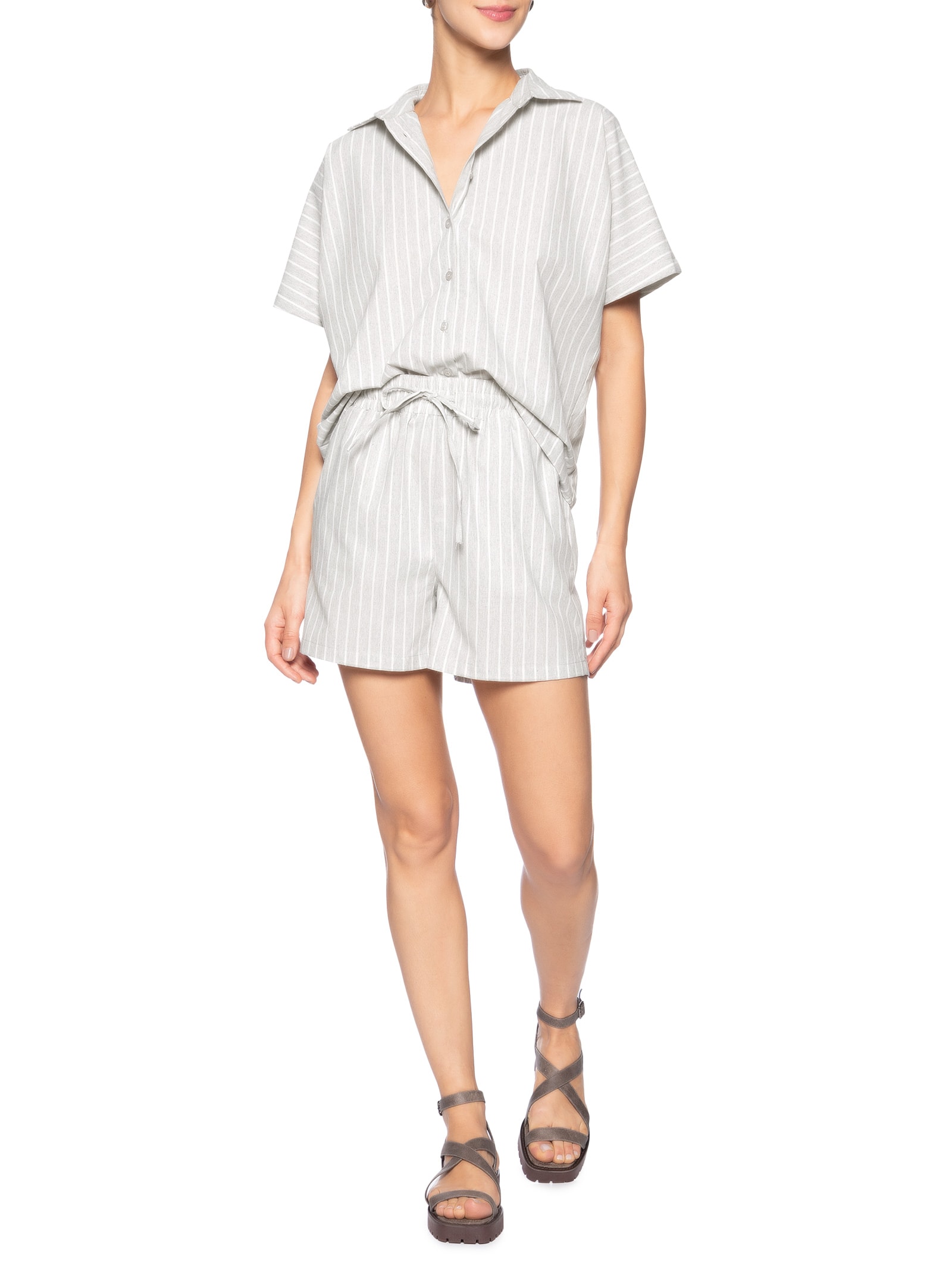 Camisa Feminina Listrada Manga Curta Cinza Basiq