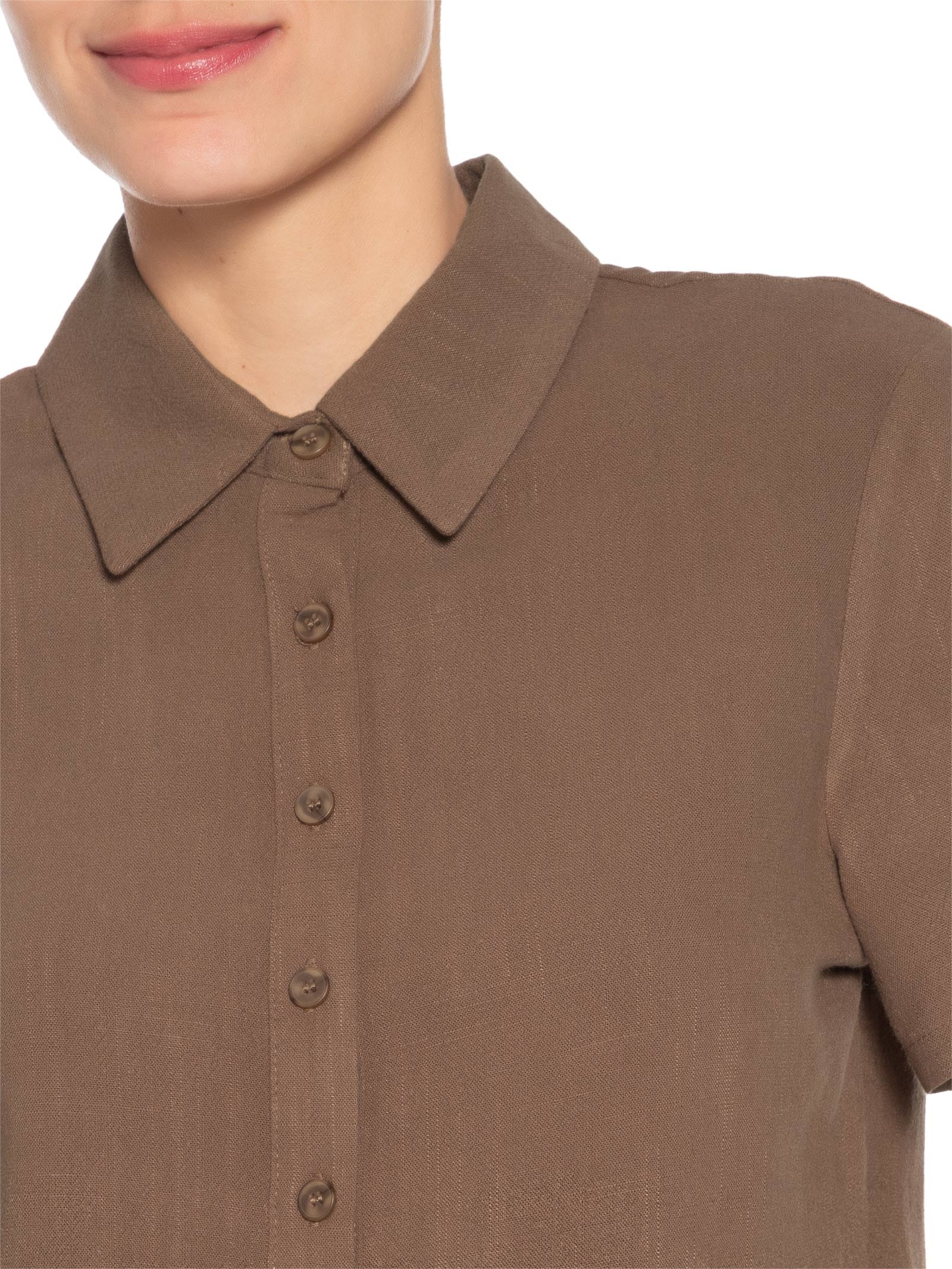 Camisa Feminina Manga Curta Texturizada Marrom Basiq