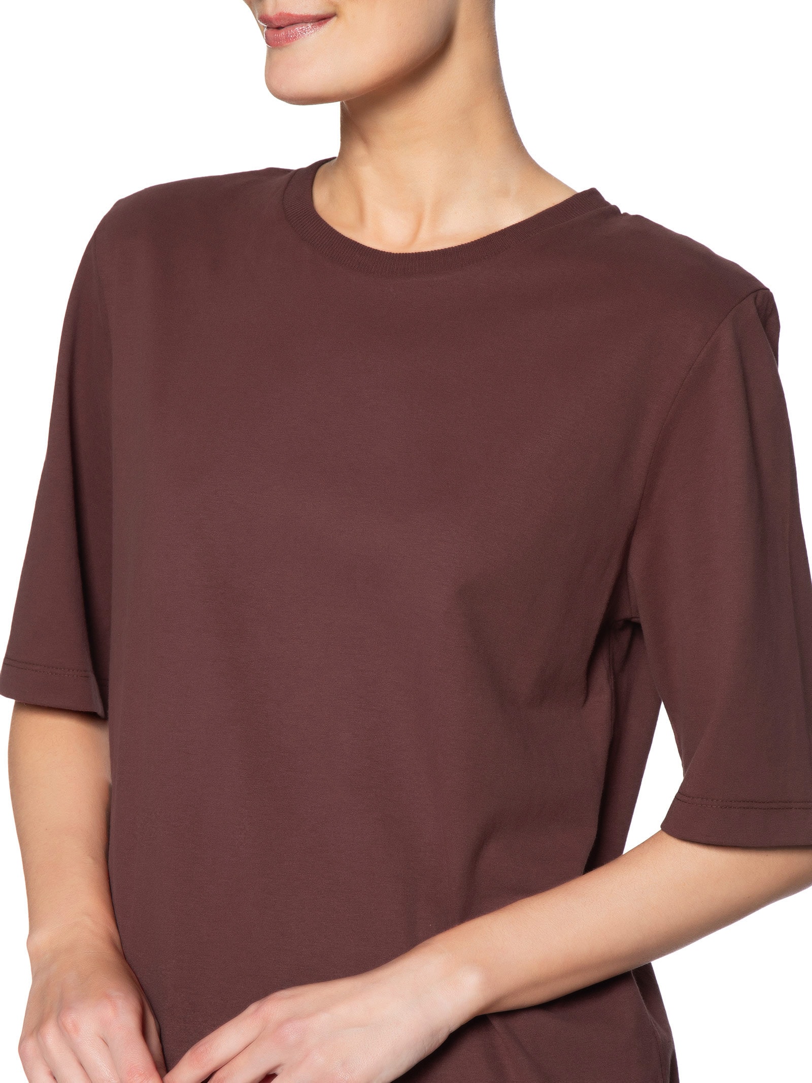 Camiseta Feminina Básica com Ombreira – Marrom Dress To