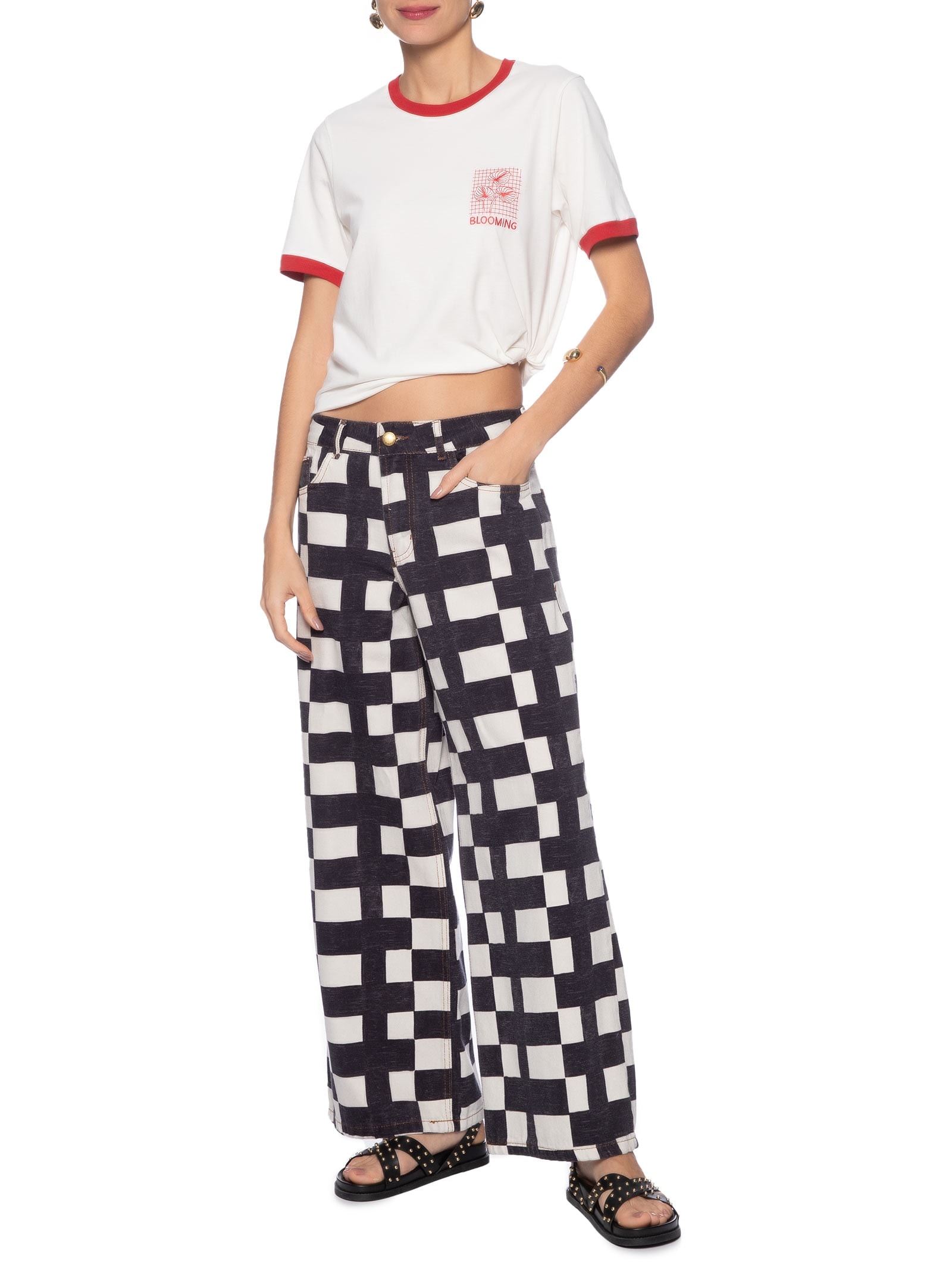 Camiseta Feminina Blooming Bordado Branco Dress To