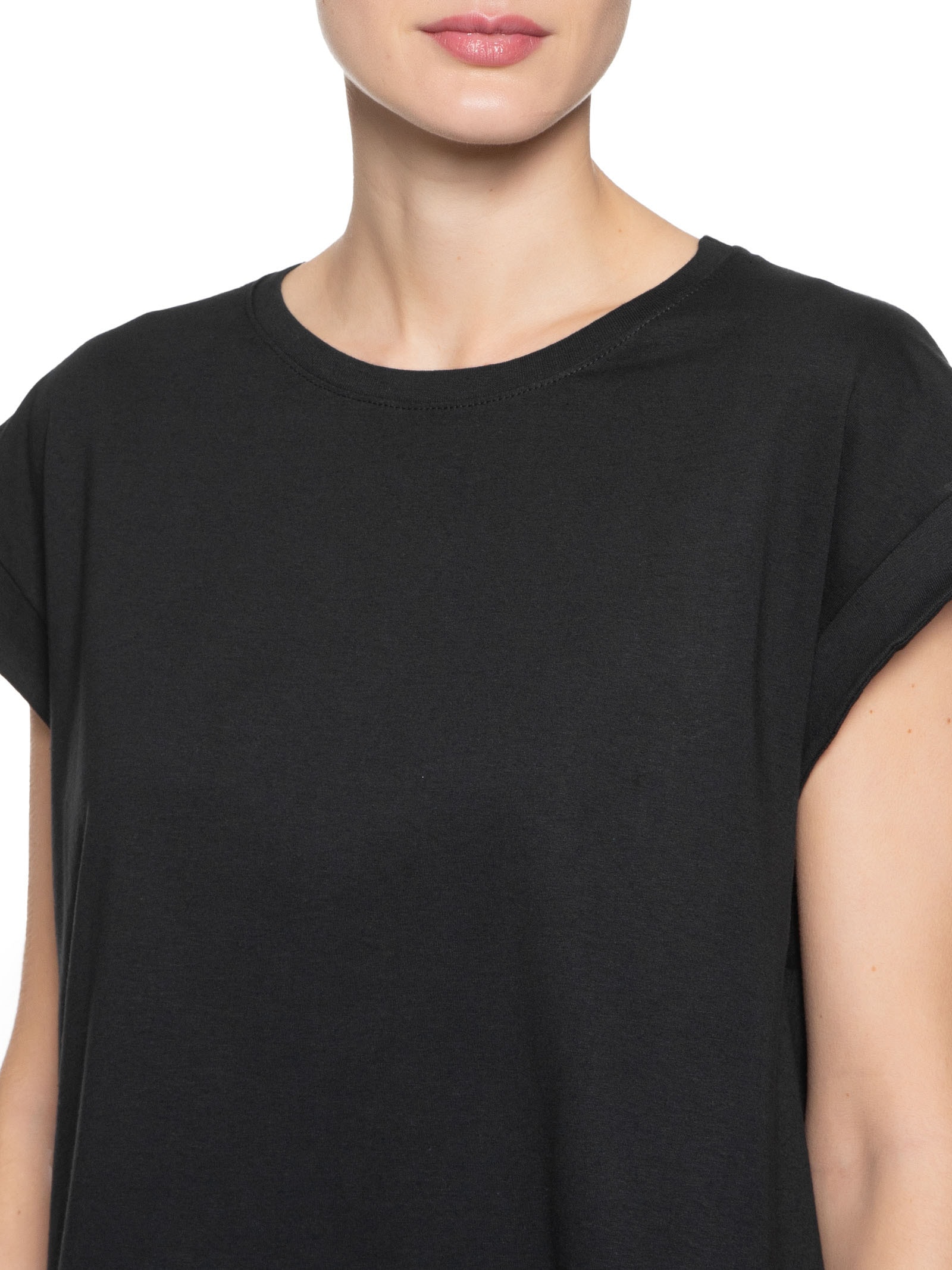 Camiseta Feminina Cava Alongada Básica Preto Basiq