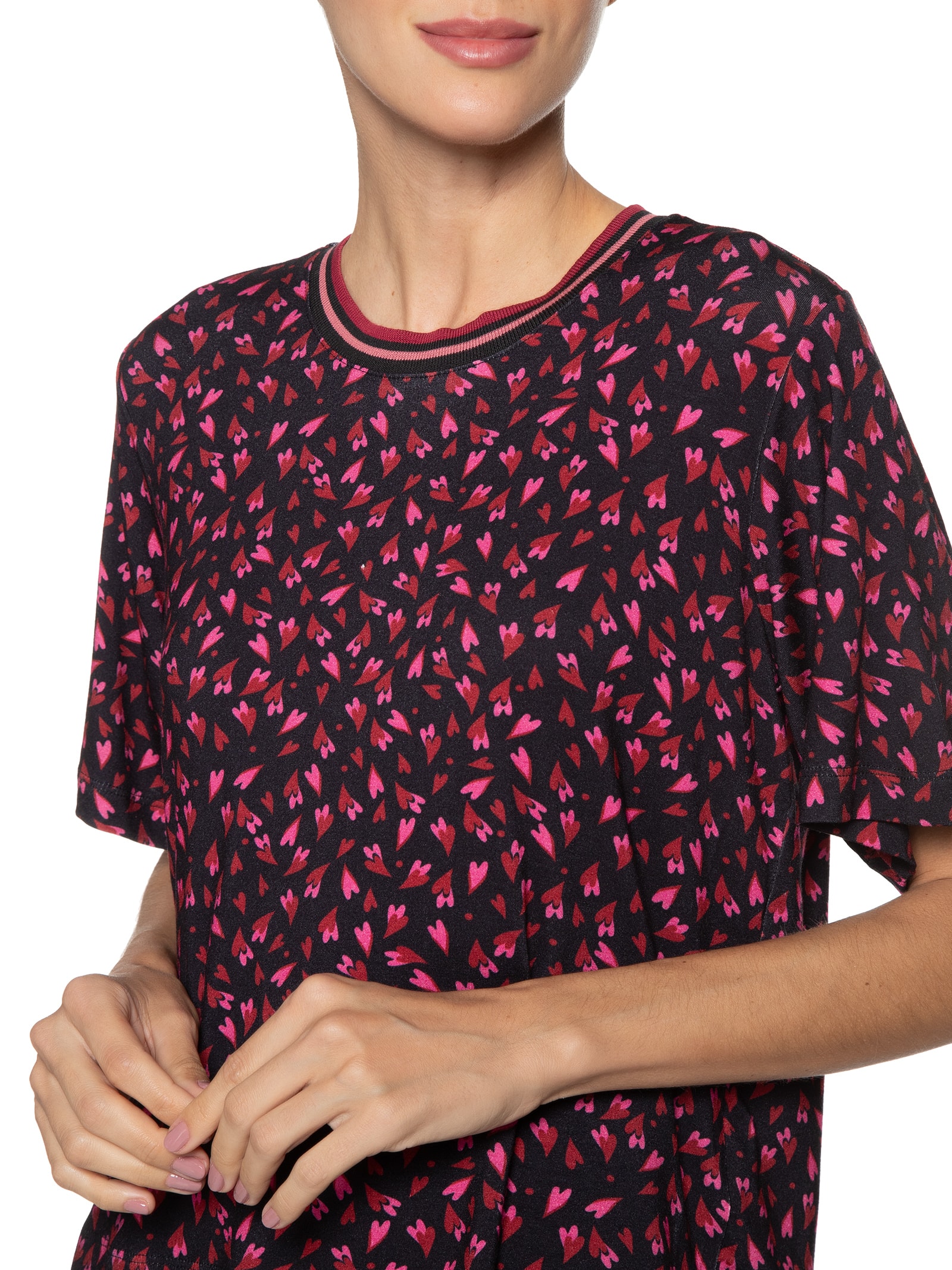 Camiseta Feminina Coração Retilínea Preto Shoulder