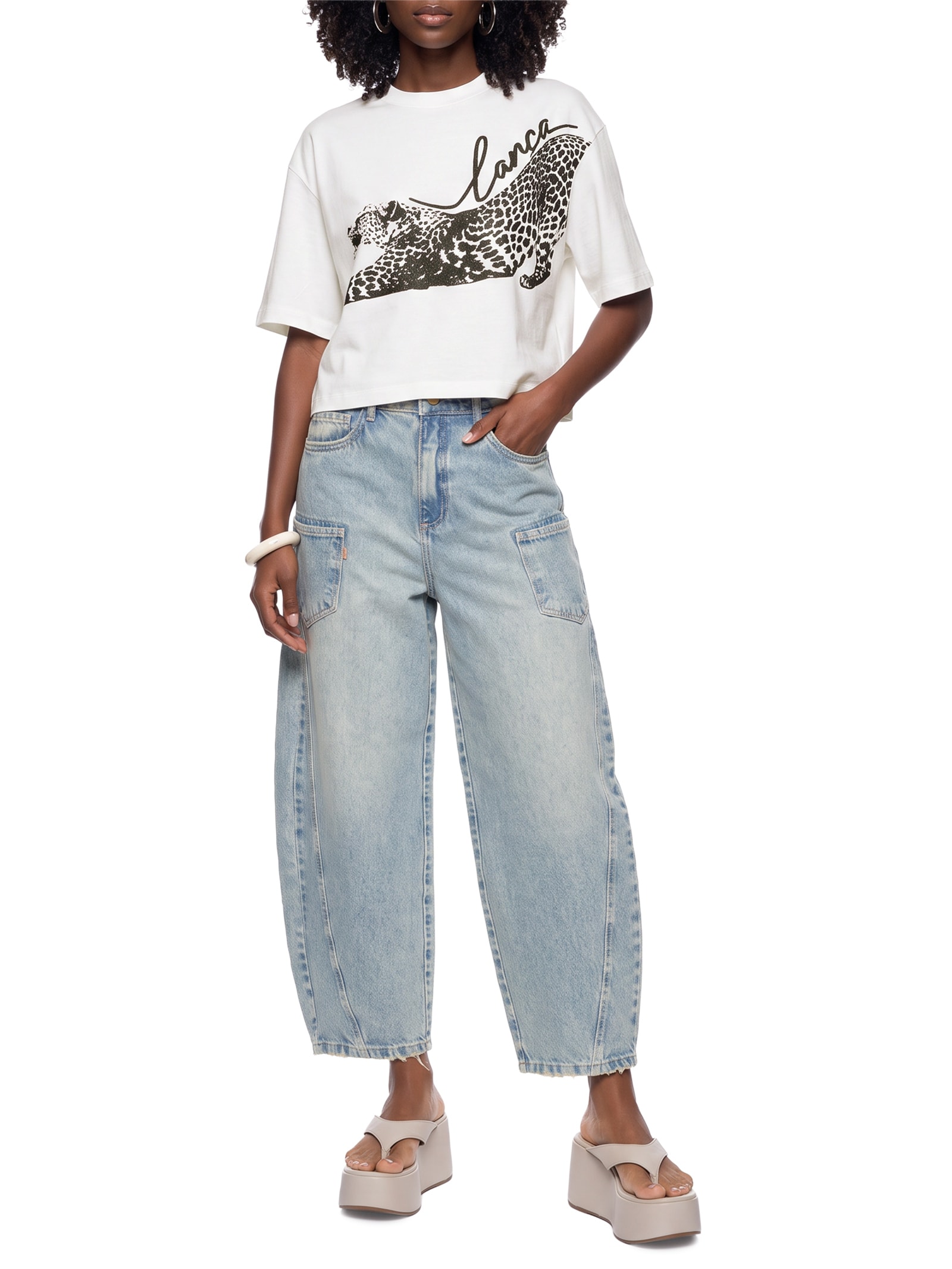 Camiseta Feminina Cropped Oversized Estampada Off White Lança Perfume