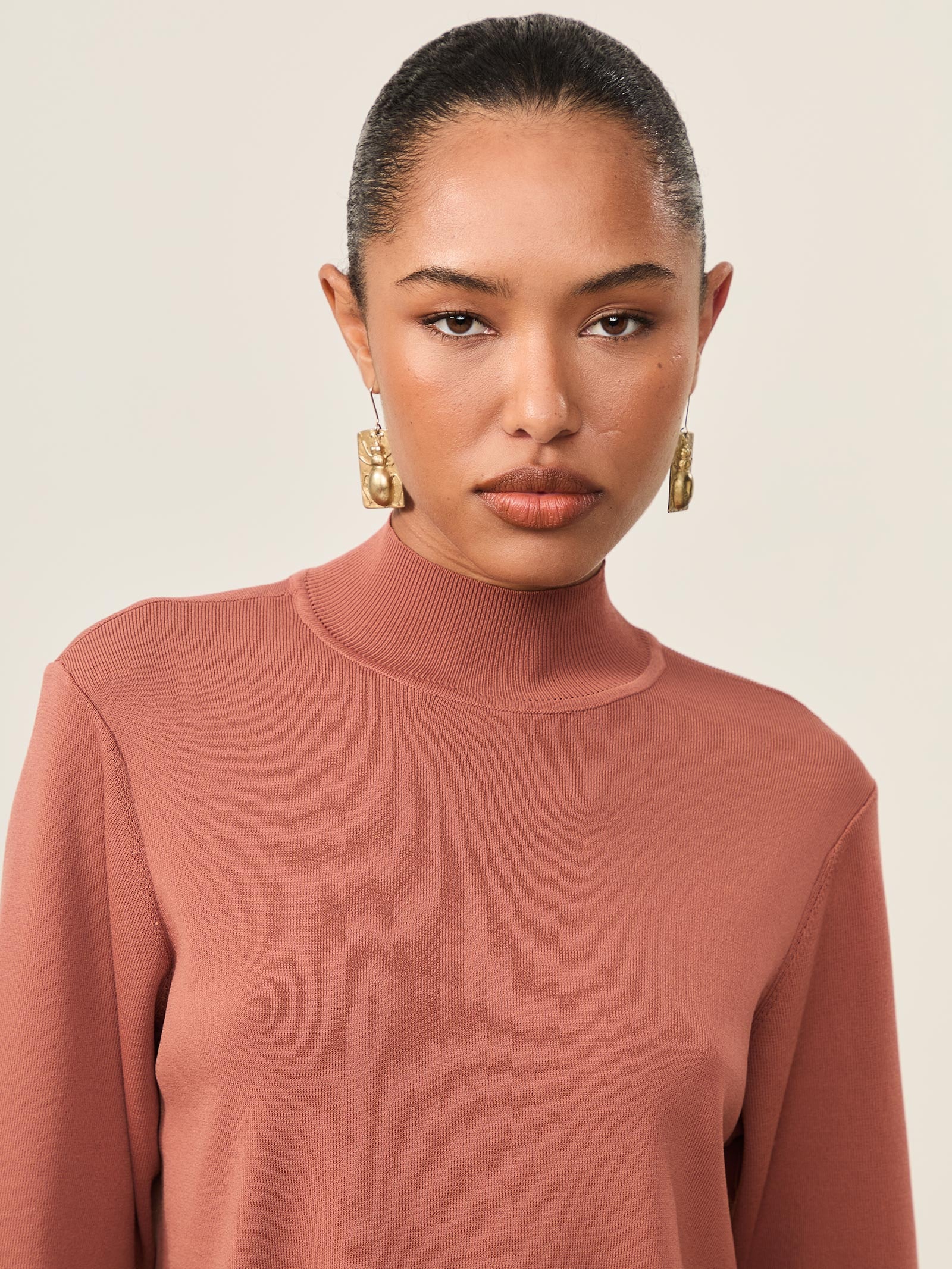 Camiseta Feminina De Tricot Gola Alta Básica Marrom Animale