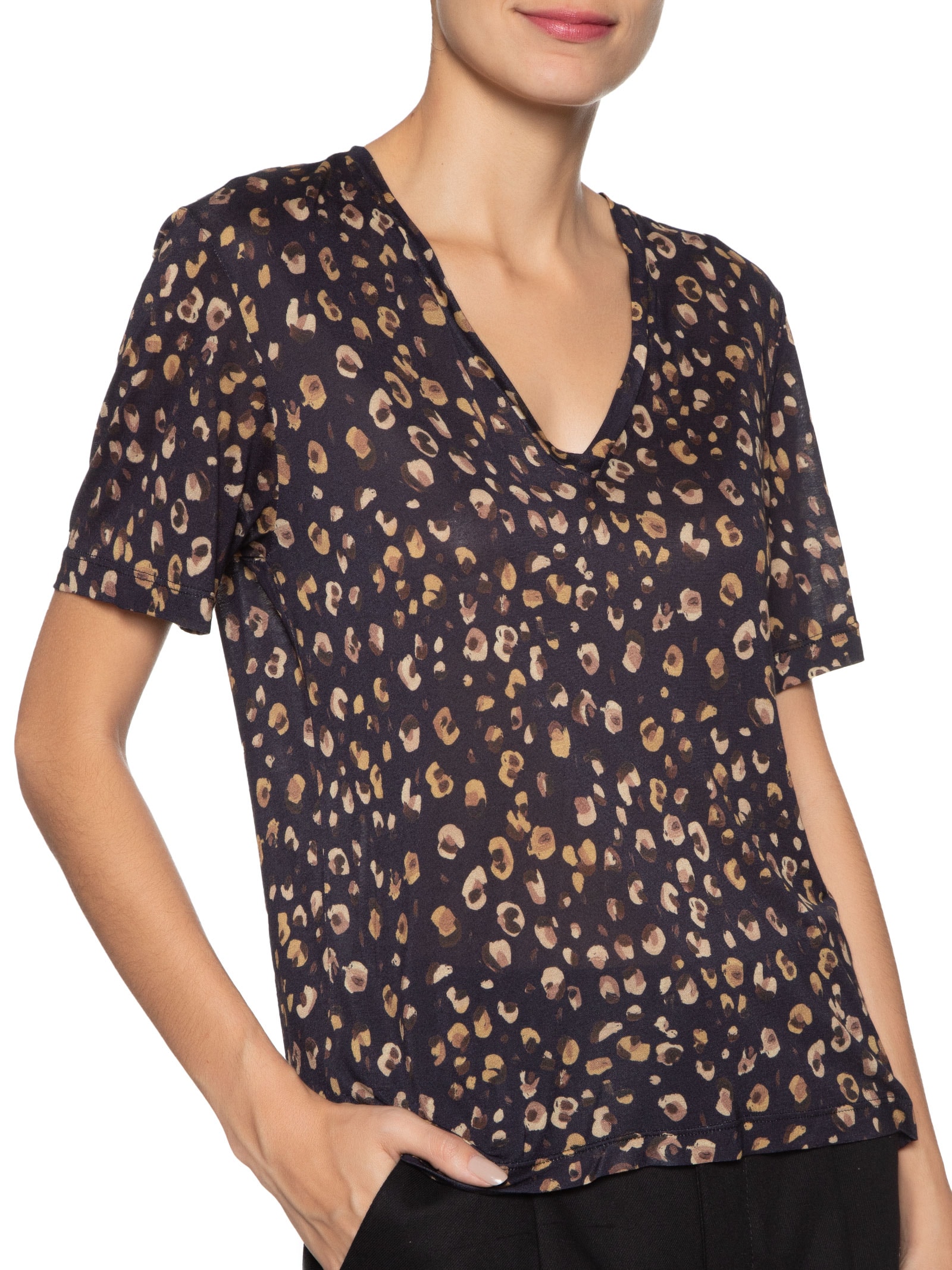 Camiseta Feminina Decote V Manga Curta Estampa Onça Guache Preto Animale