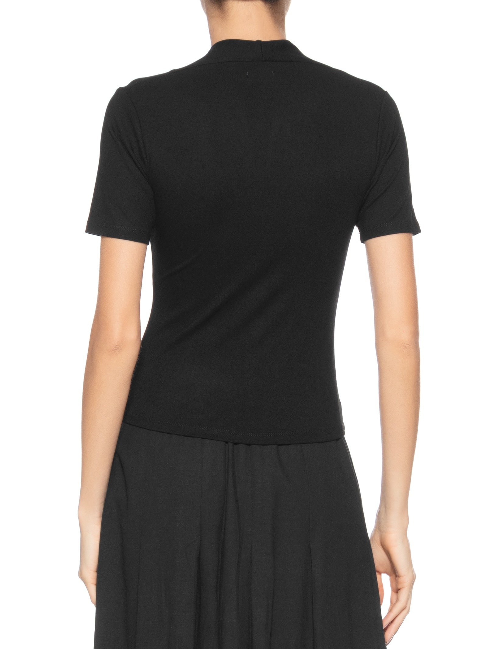 Camiseta Feminina Decote V Preto Basiq