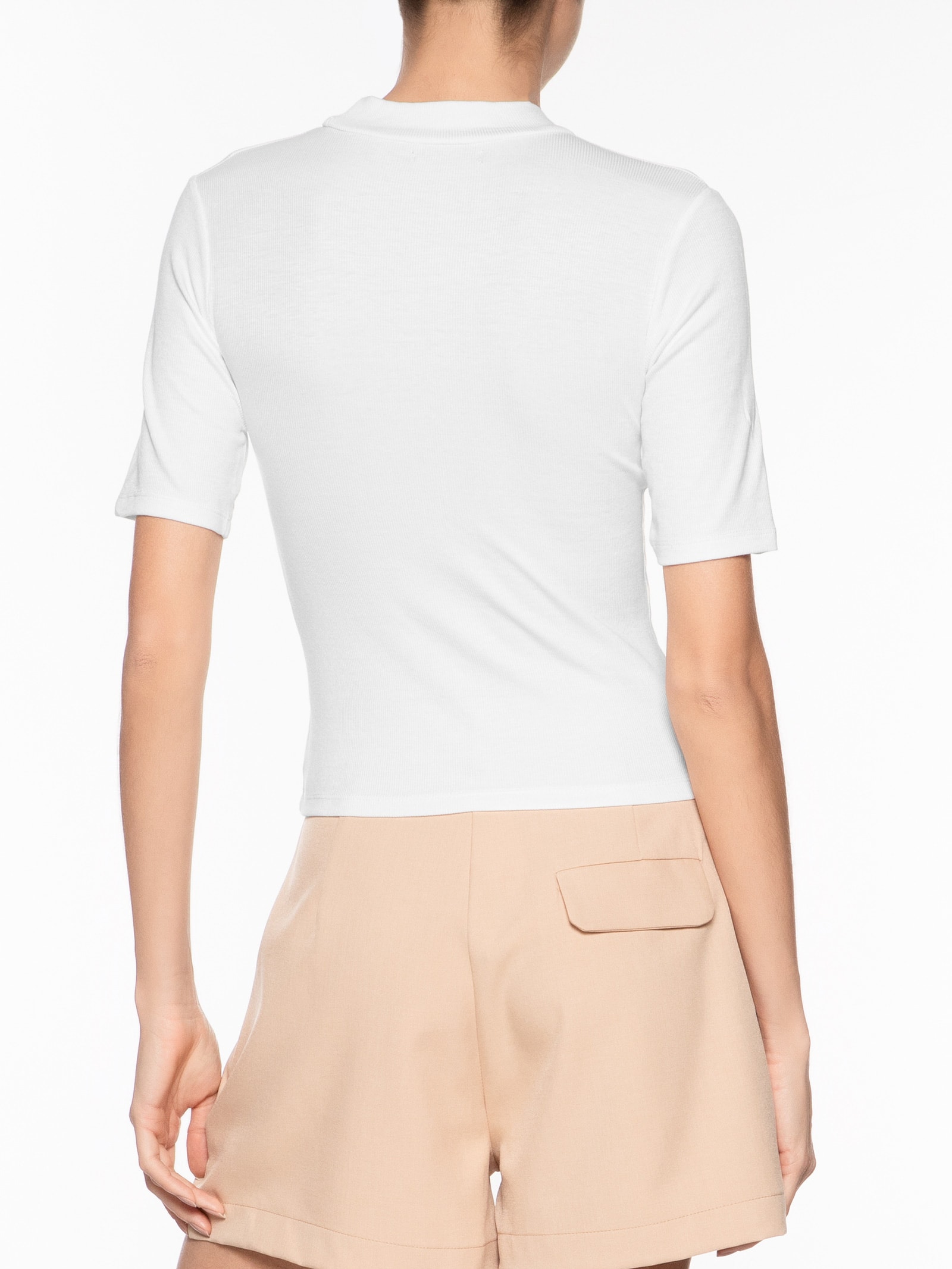 Camiseta Feminina Gola Alta Branco  Basiq