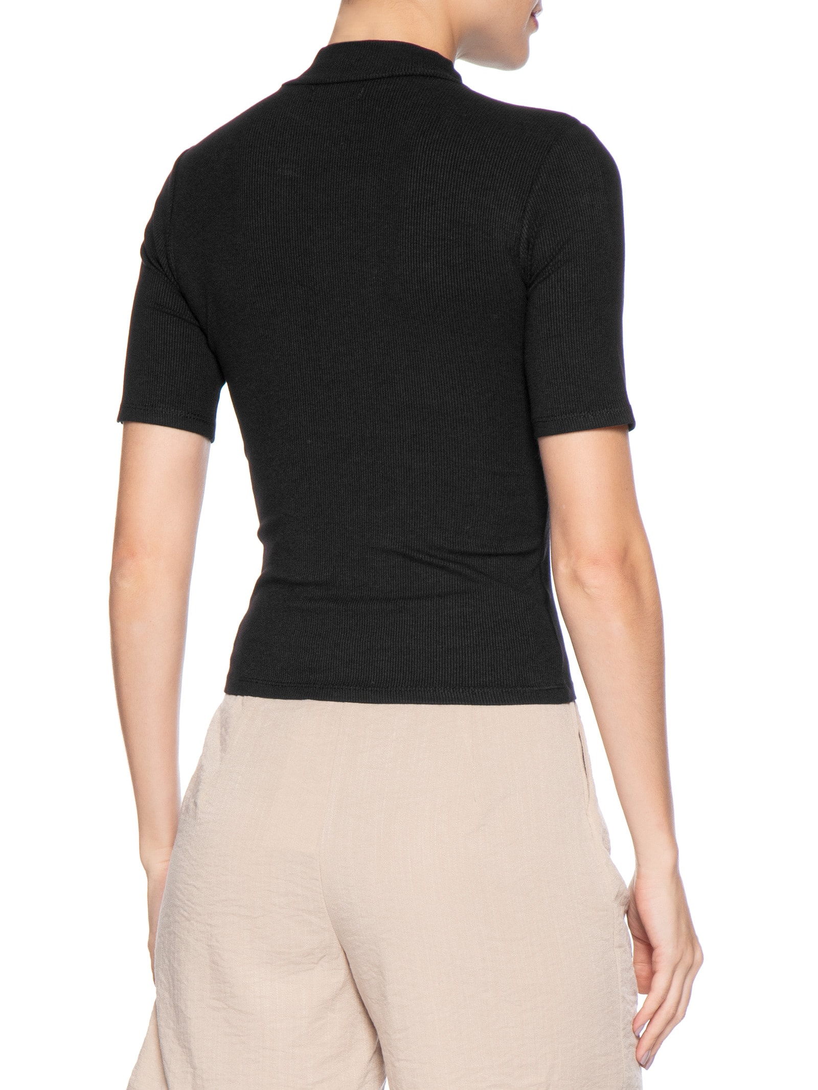 Camiseta Feminina Gola Média Manga Curta Preto Basiq