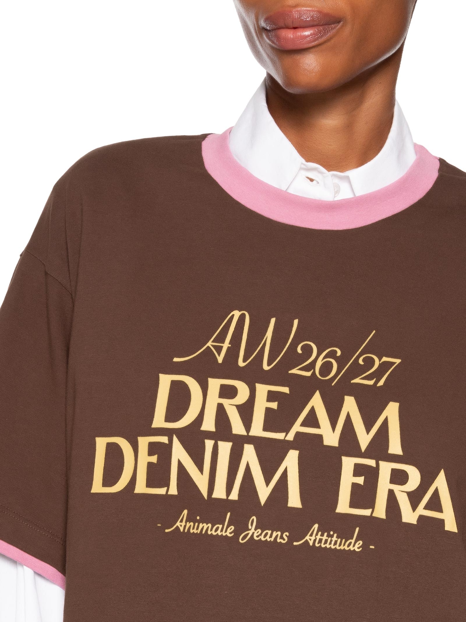 Camiseta Feminina Malha Contrastante Wild Heart Marrom Animale Jeans