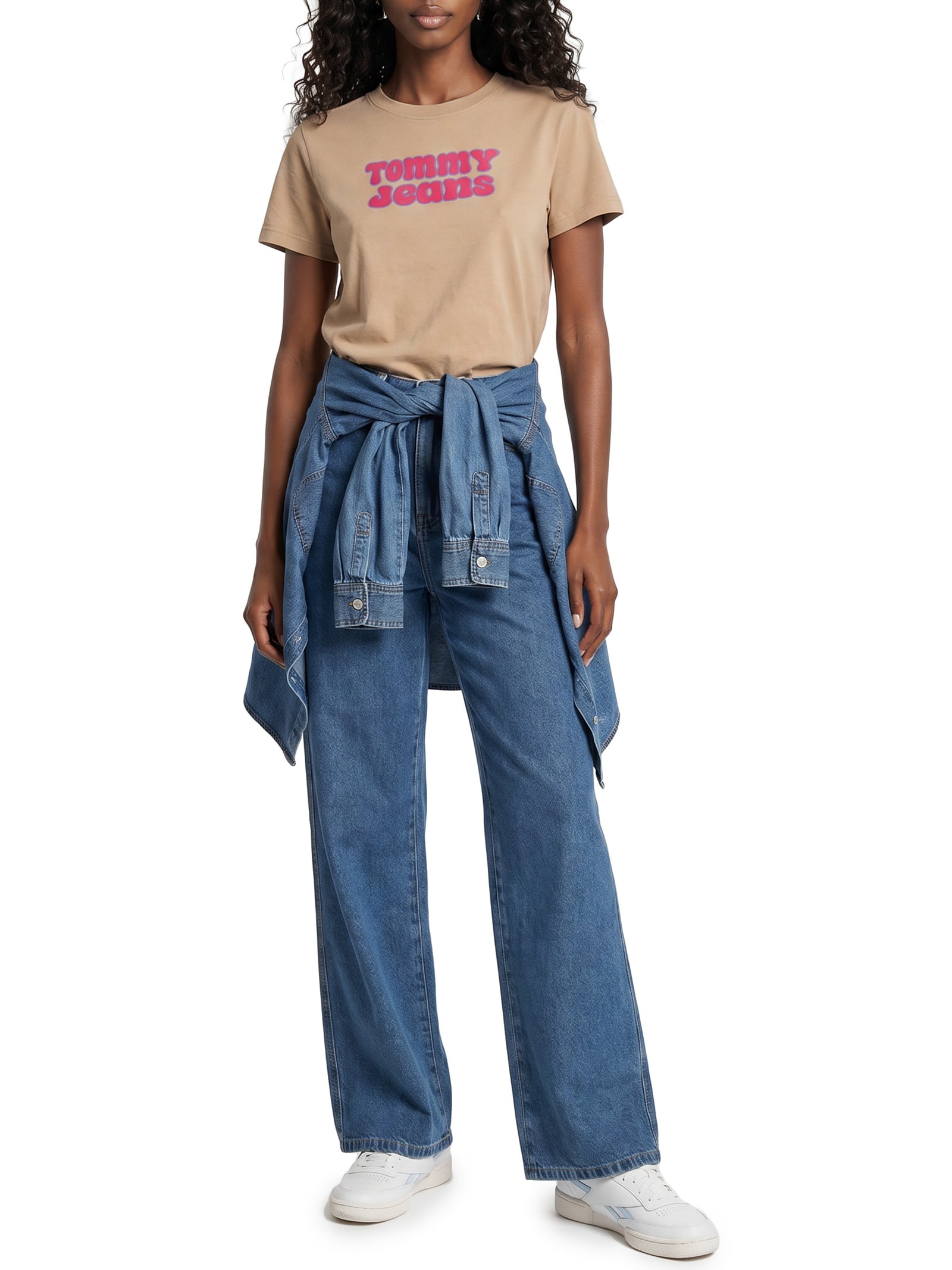 Camiseta Feminina Manga Curta Reg Essential Logo 2 Tee Ext Marrom Tommy Jeans