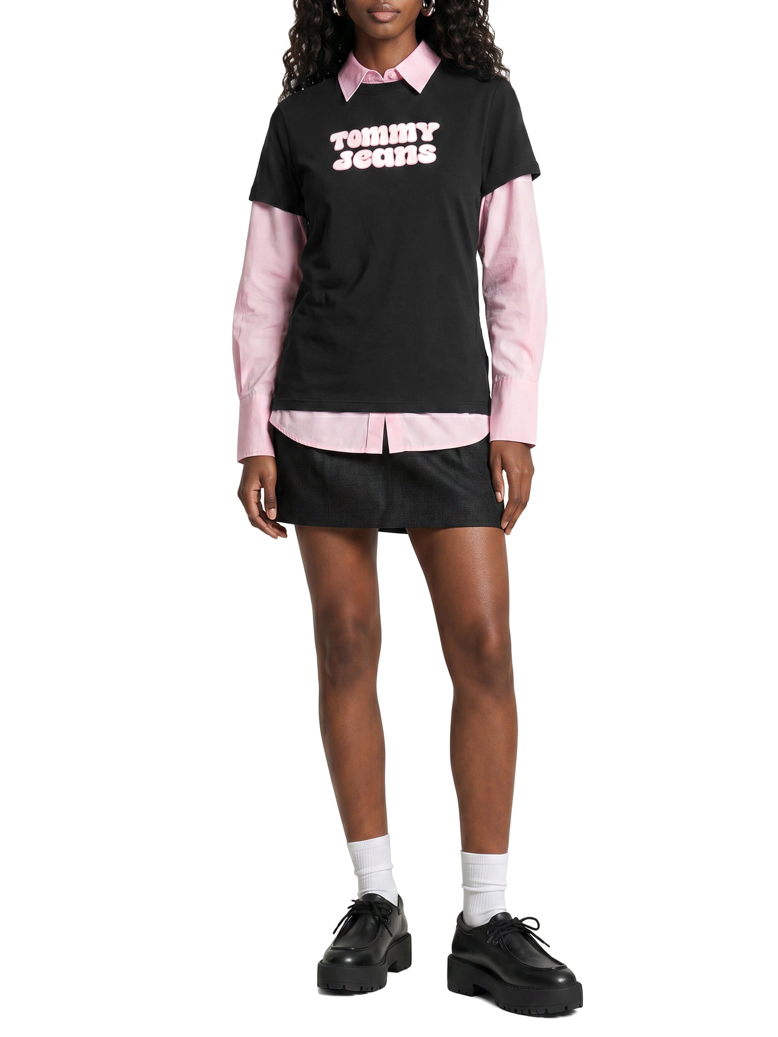 Camiseta Feminina Manga Curta Reg Essential Logo 2 Tee Ext Preto Tommy Jeans