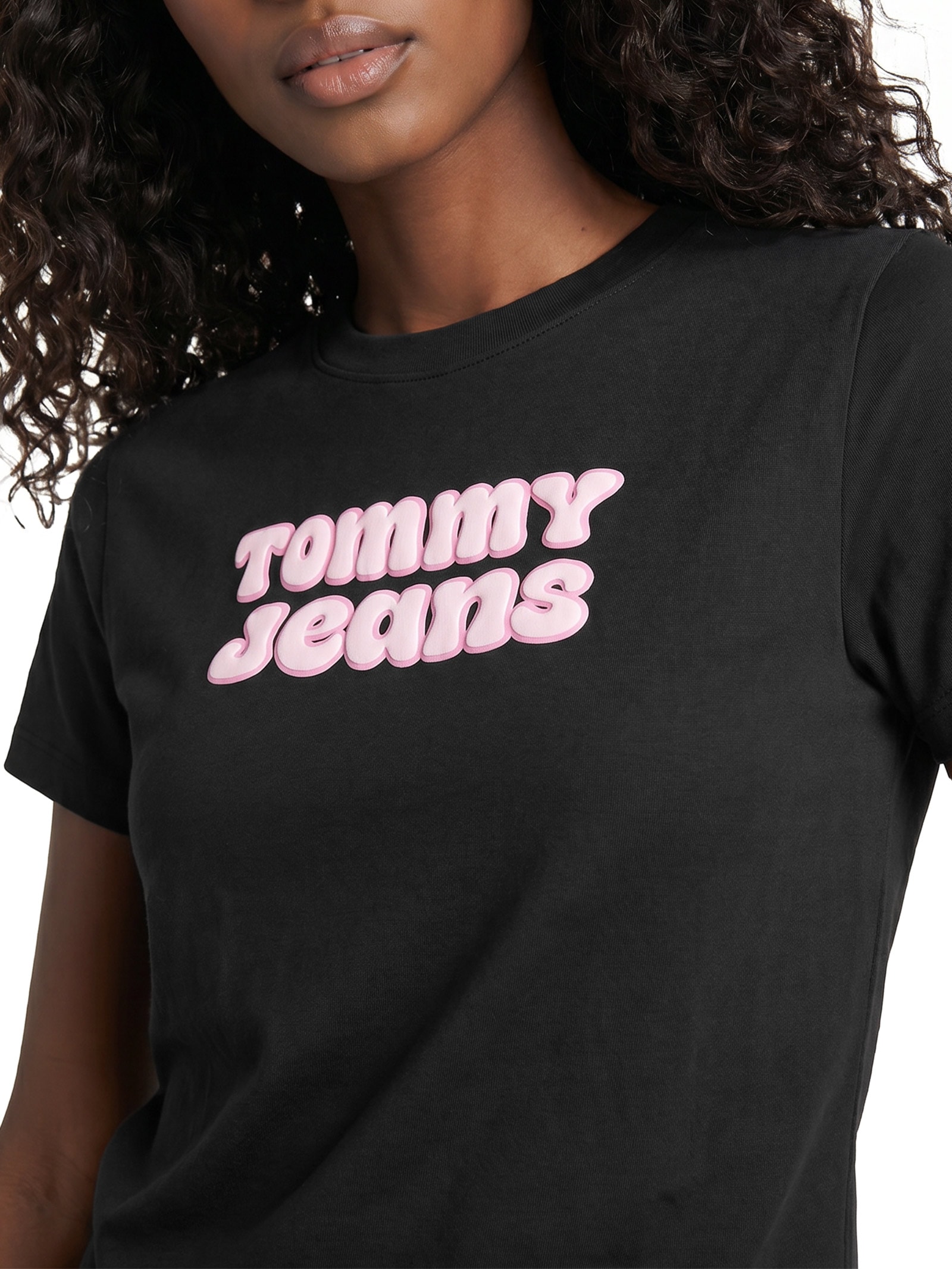 Camiseta Feminina Manga Curta Reg Essential Logo 2 Tee Ext Preto Tommy Jeans