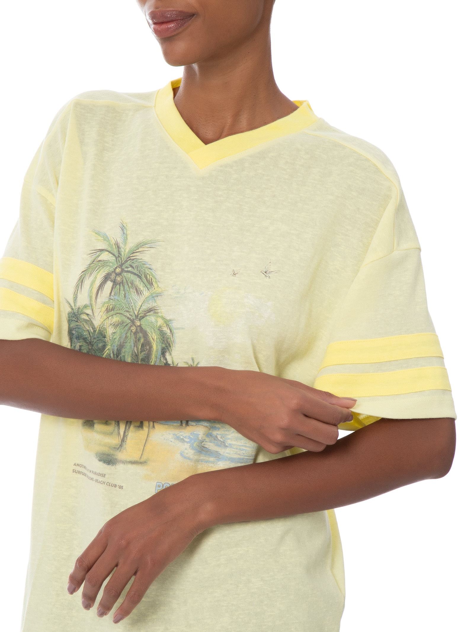 Camiseta Feminina Manga Curta V Neck Vacay Graphic Tee Amarelo Cotton On