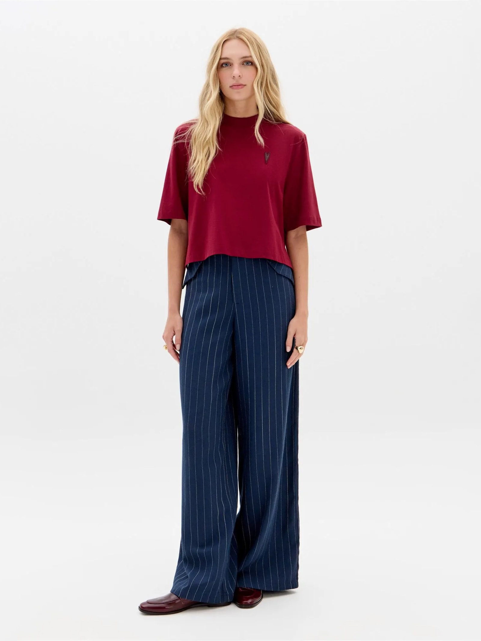 Camiseta Feminina Oversized Com Bordado Vermelho My Favorite