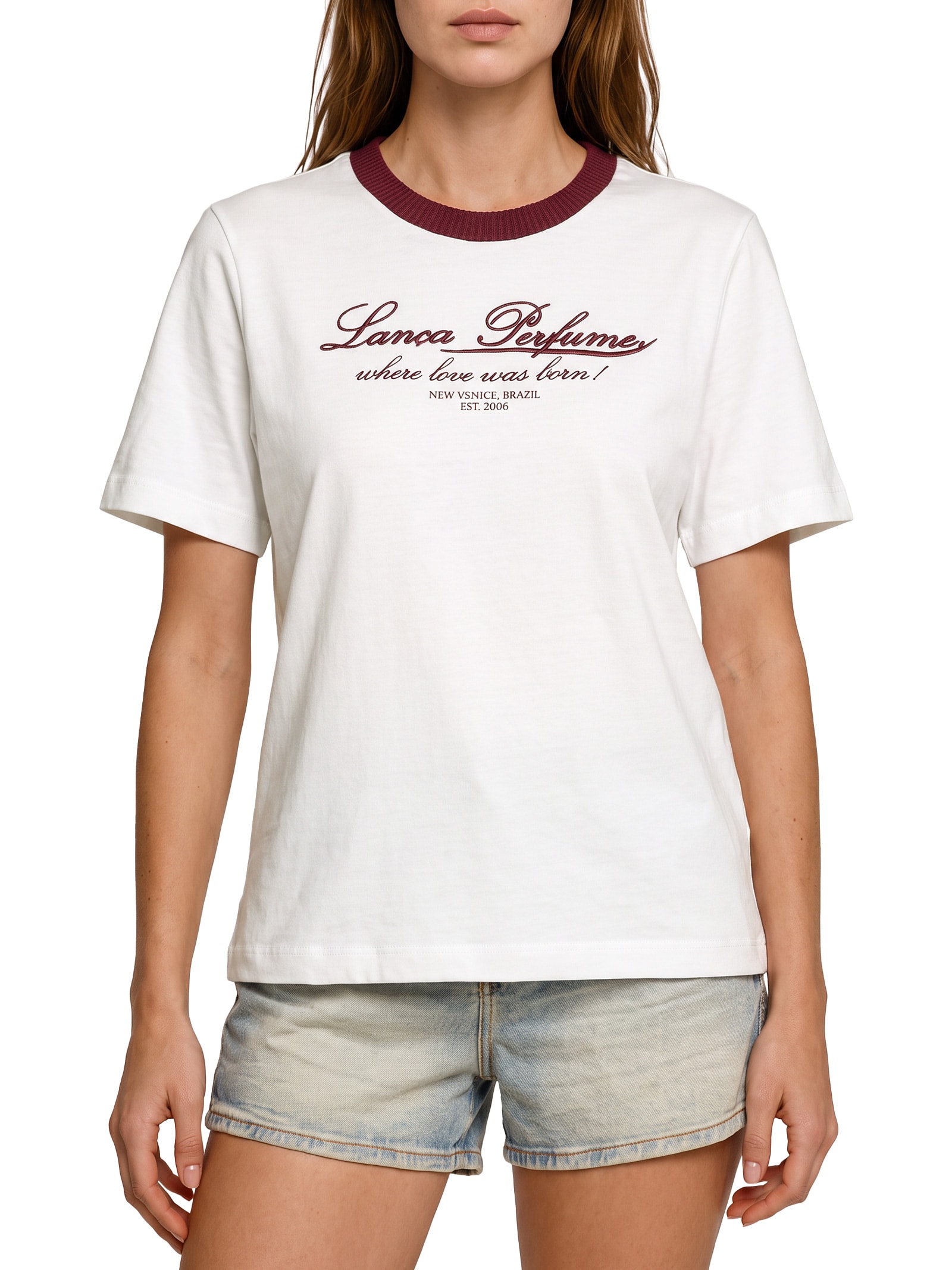 Camiseta Feminina Regular com Bordado – Off White Lança Perfume