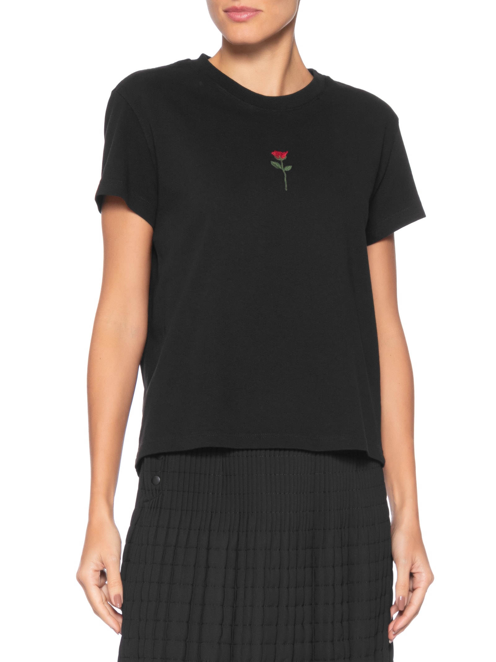 Camiseta Feminina Rosa Bordada Preto Osklen