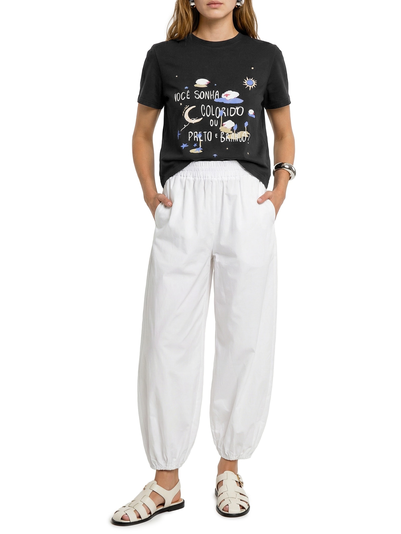 Camiseta Feminina Slim Bordada Sonho Colorido Preto Cantão