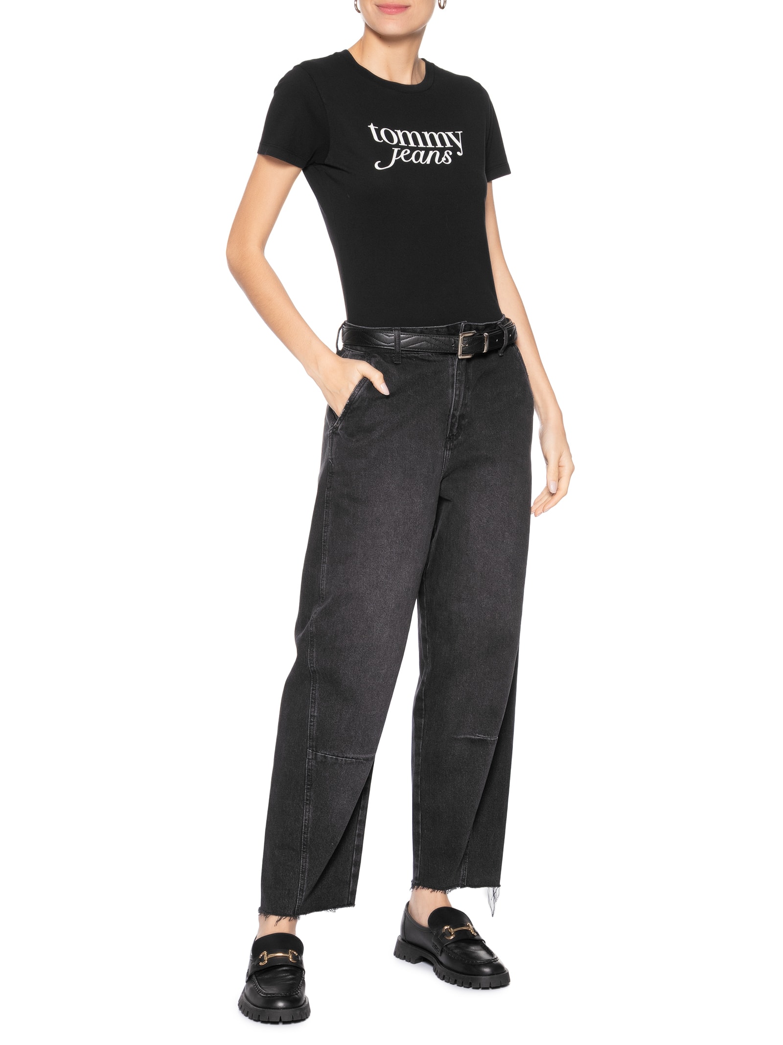 ?Camiseta Feminina Slim Essential Logo Tee Ext Preto Tommy Jeans