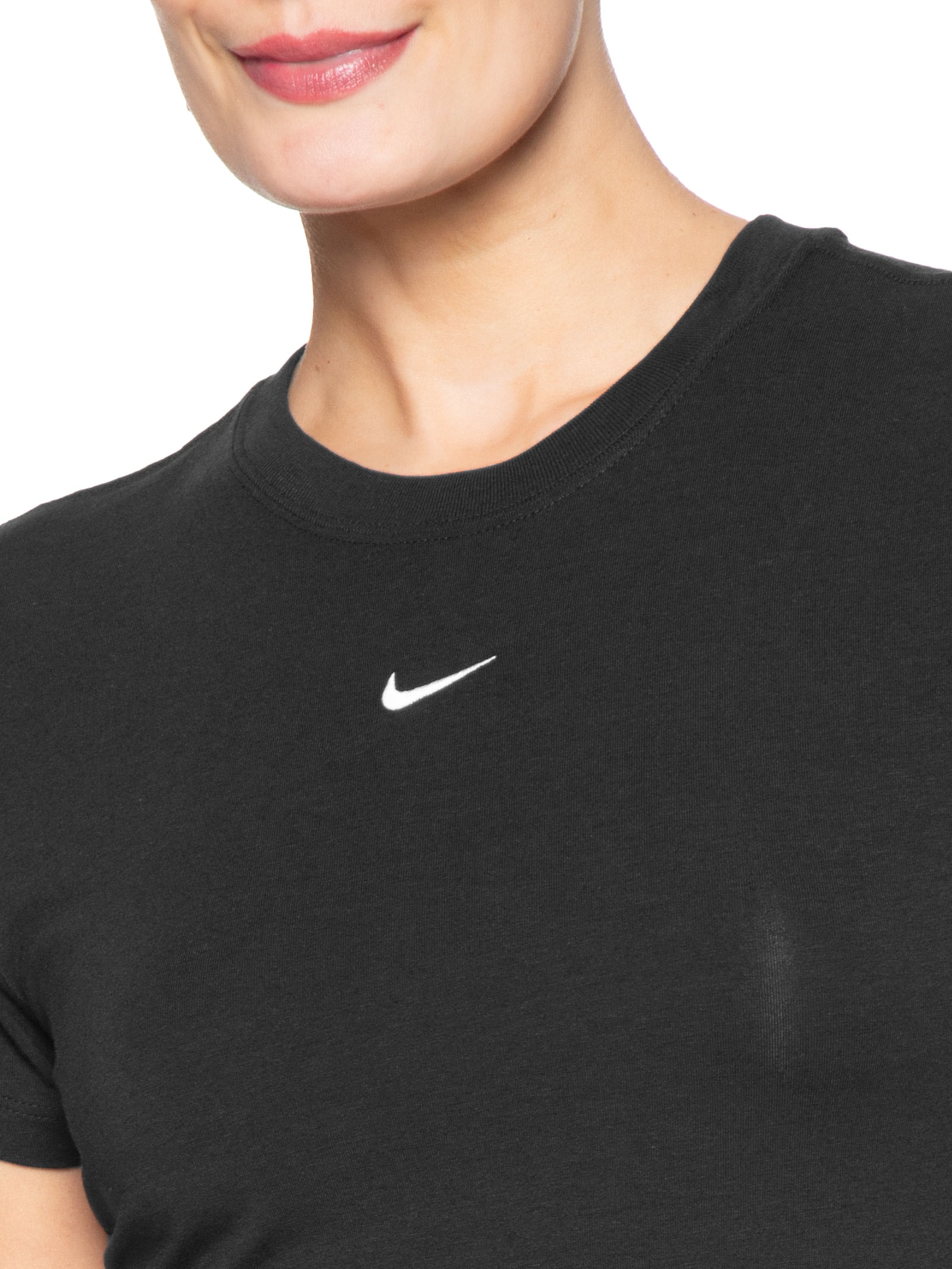 Camiseta Feminina Sportswear Chill Knit Cropped Preto Nike