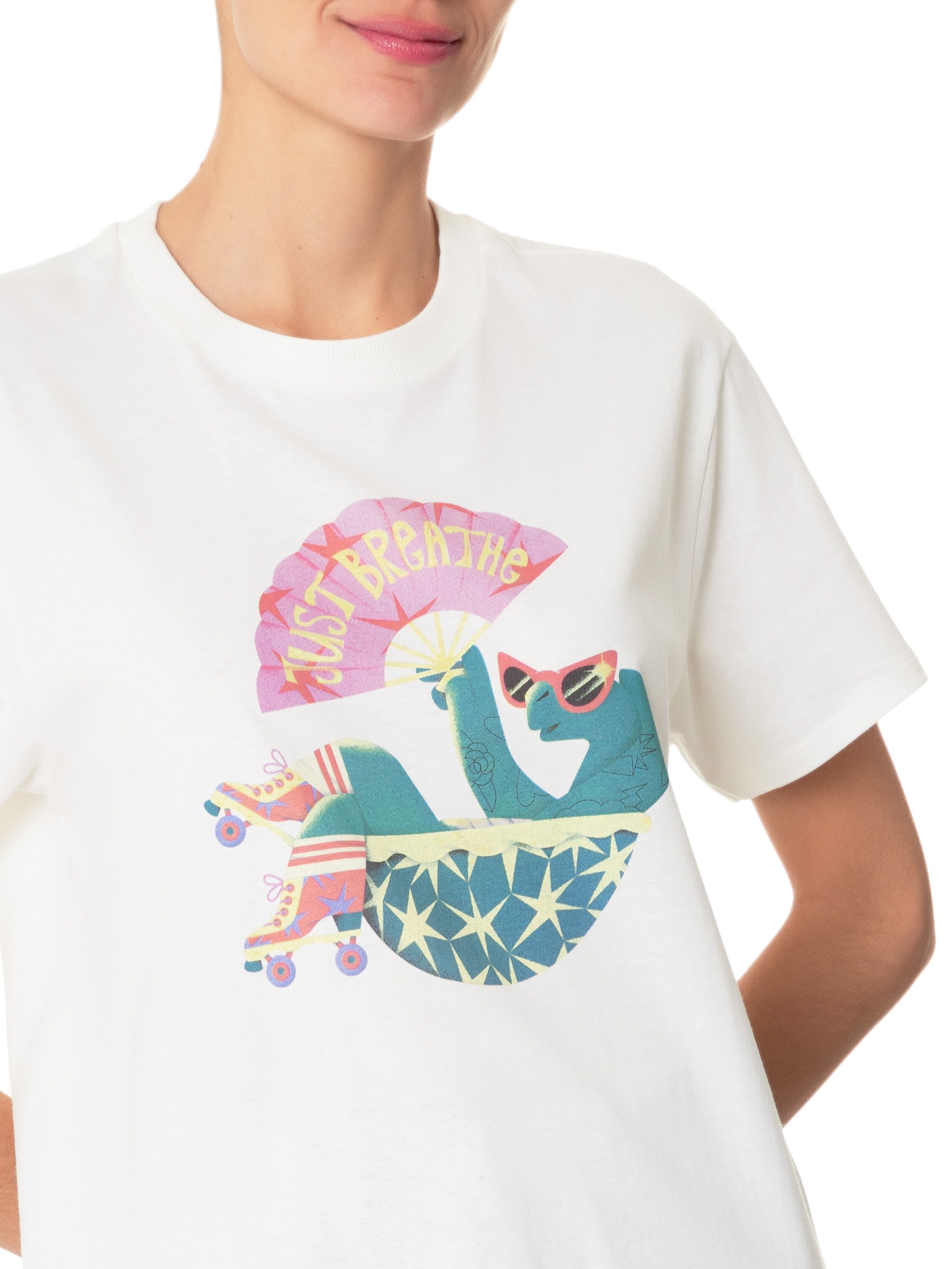 Camiseta Feminina Turtle Just Breathe Off White Animale Jeans