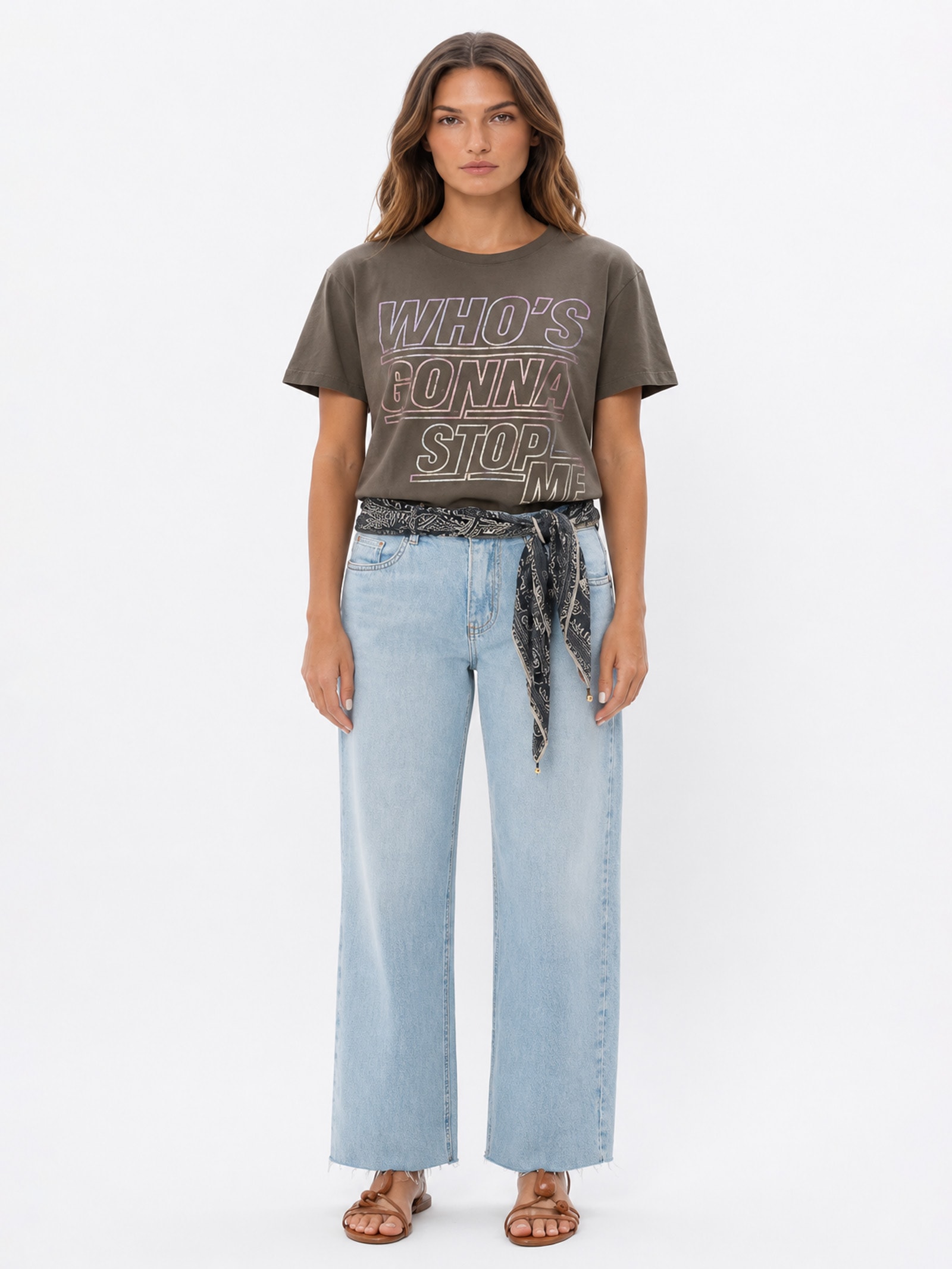Camiseta Feminina Who S Gonna Stop Me Marrom Maria Filó