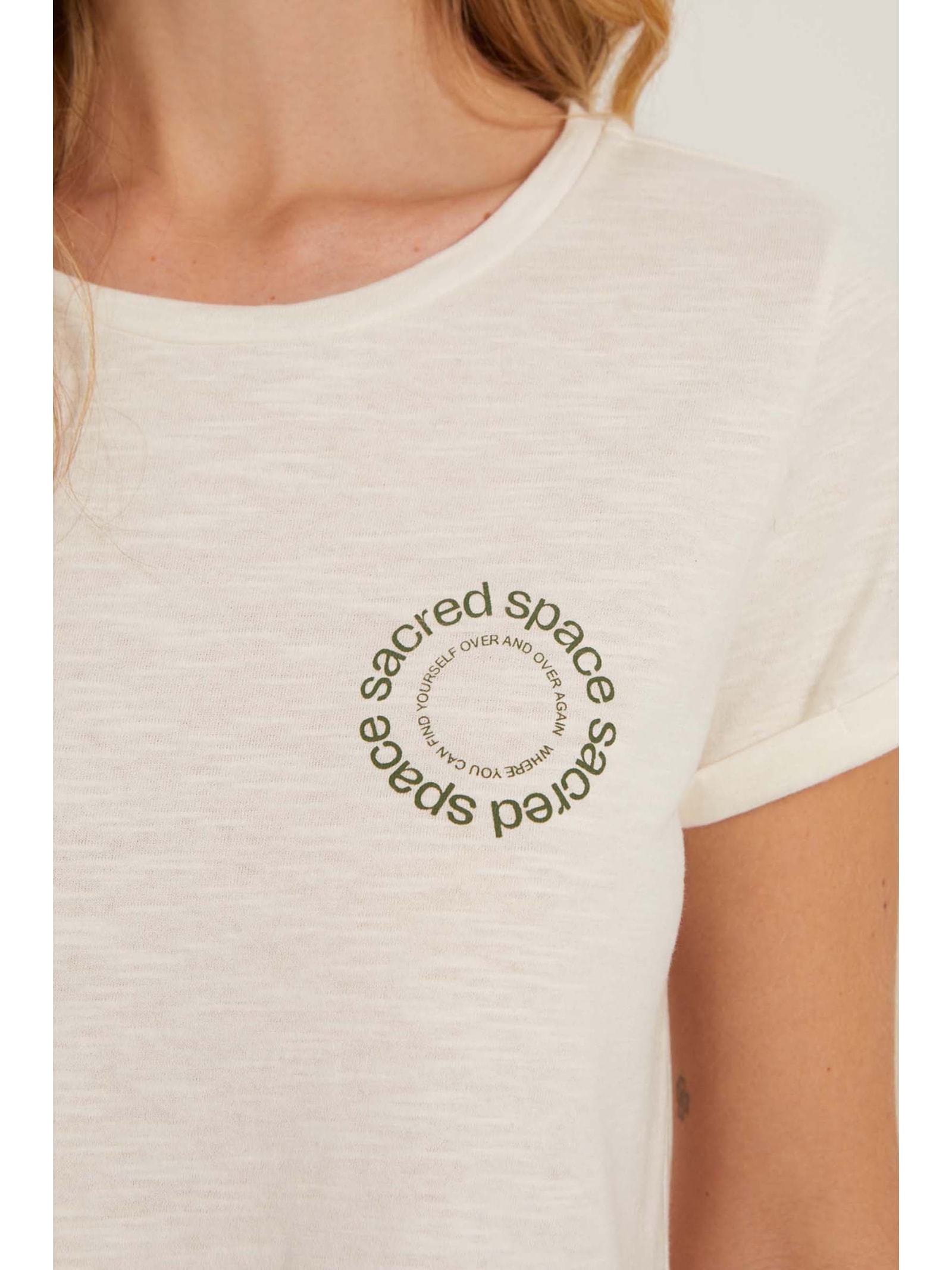 Camiseta Flamê Off White Algodão Sacred Space Yogini