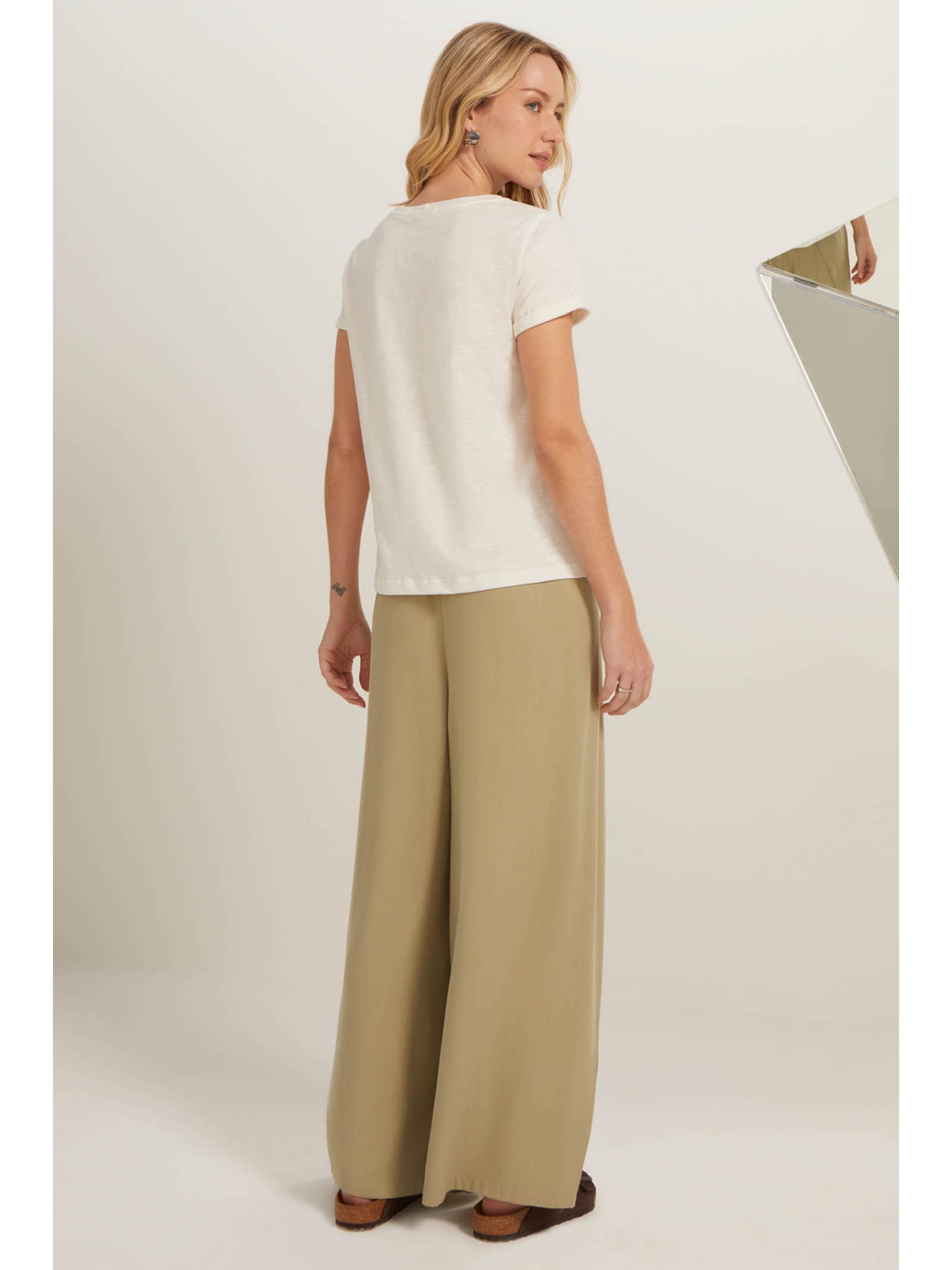 Camiseta Flamê Off White Algodão Sacred Space Yogini