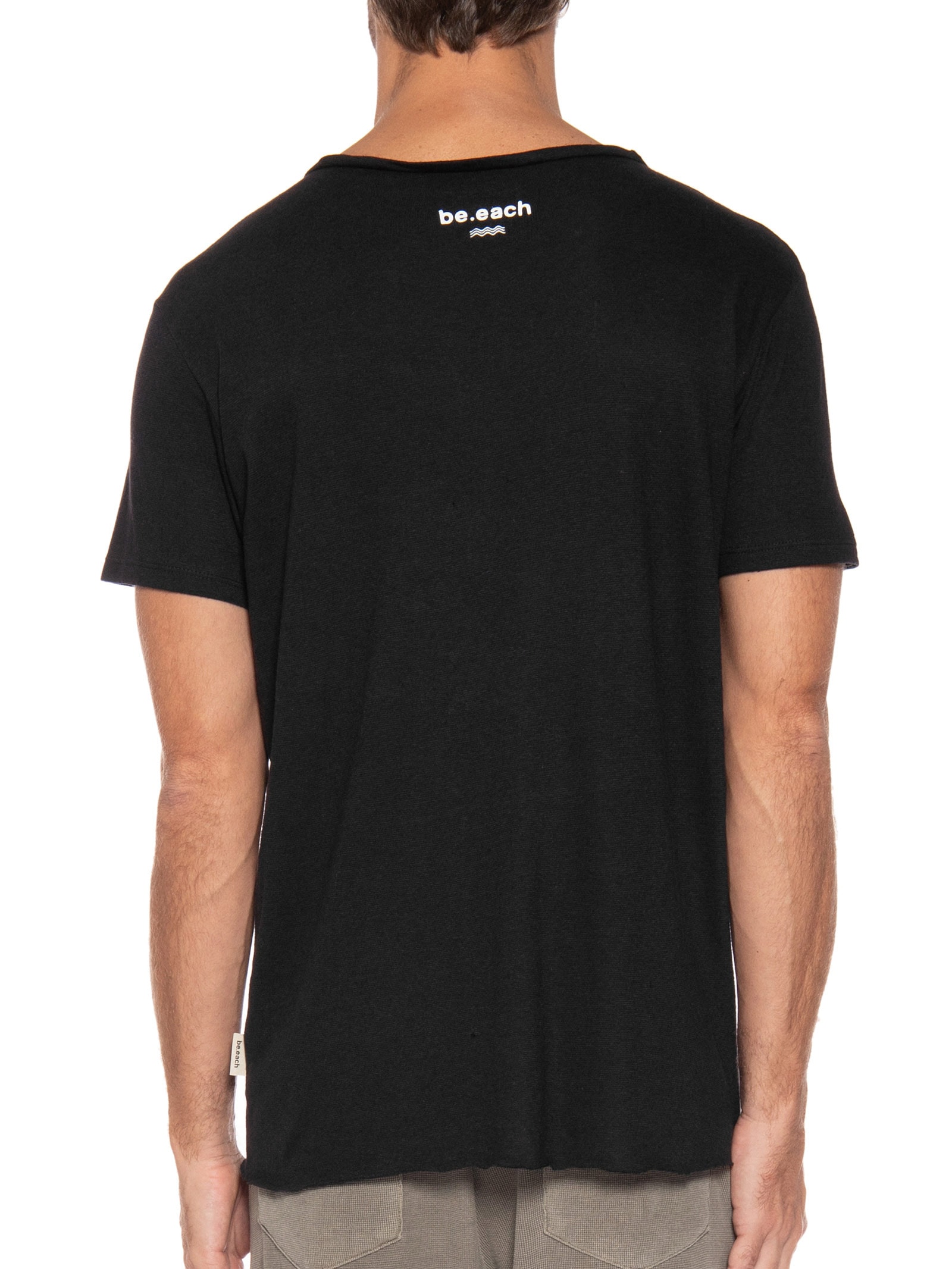 Camiseta Masculina Areal Flor Bolso Preto Be.each