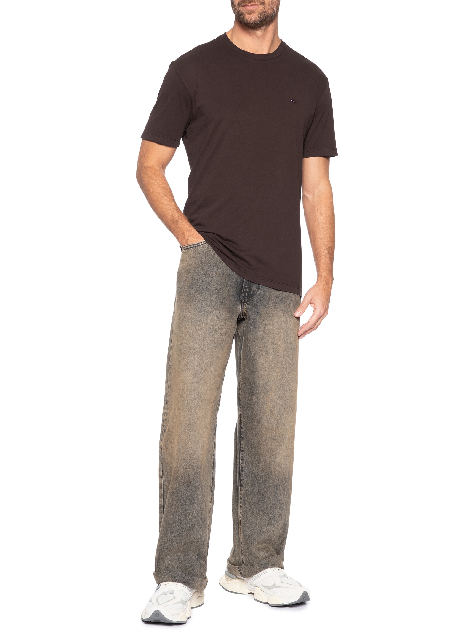 Camiseta Masculina Básica Bandeira Alongada Regular Fit Em Algodão Marrom Tommy Jeans