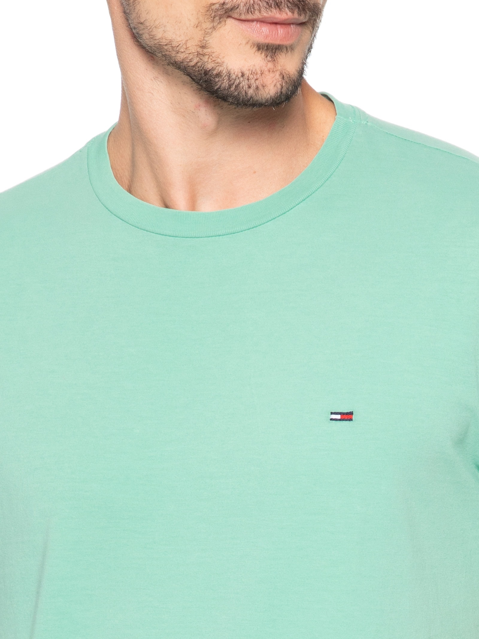 Camiseta Masculina Básica Bandeira Alongada Regular Fit Em Algodão Verde Tommy Jeans