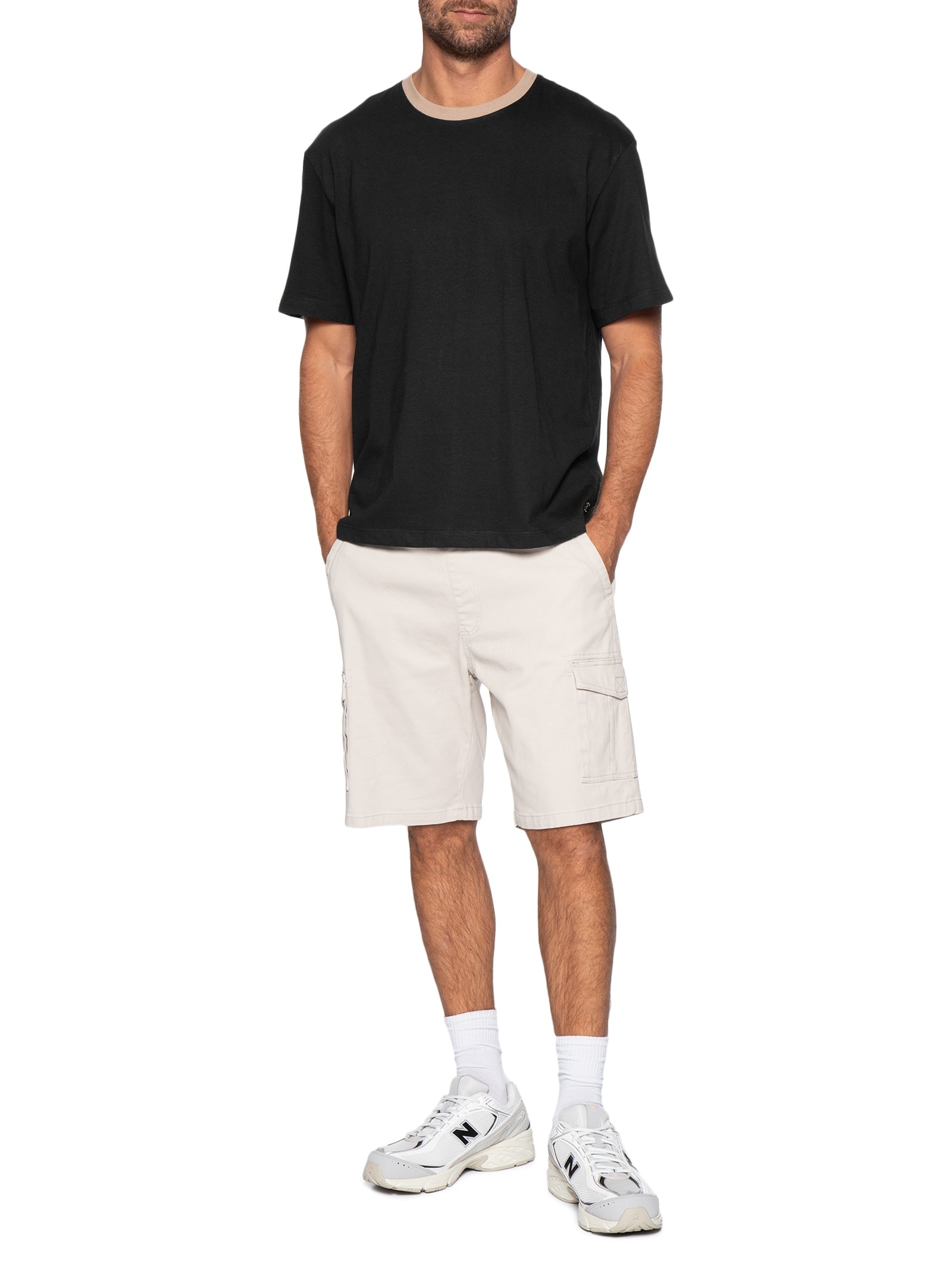 Camiseta Masculina Boxy Gola Contrastante Preto Calvin Klein Jeans