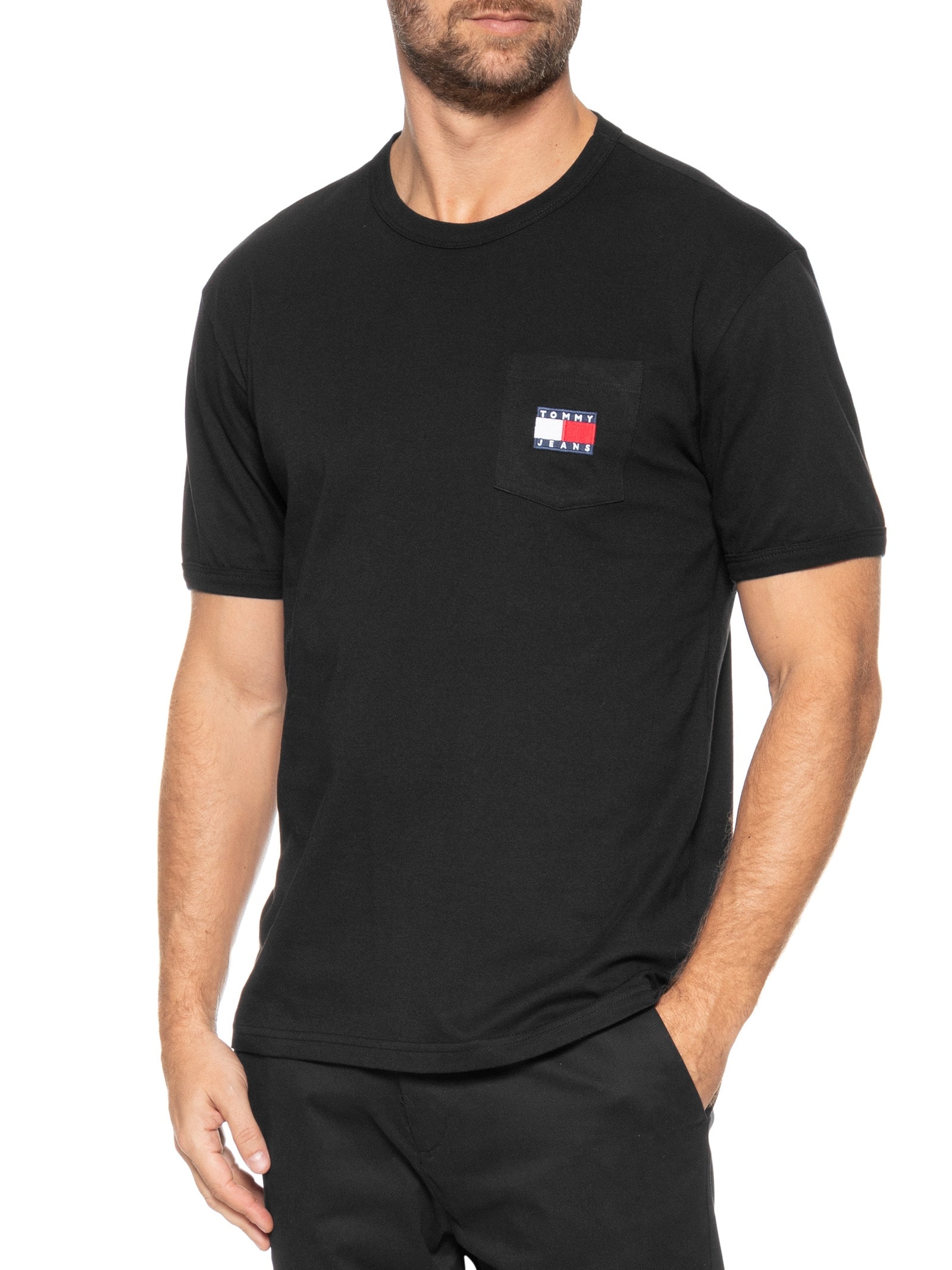 Camiseta Masculina Com Bolso Emblema Regular Fit Em Algodão Preto Tommy Jeans
