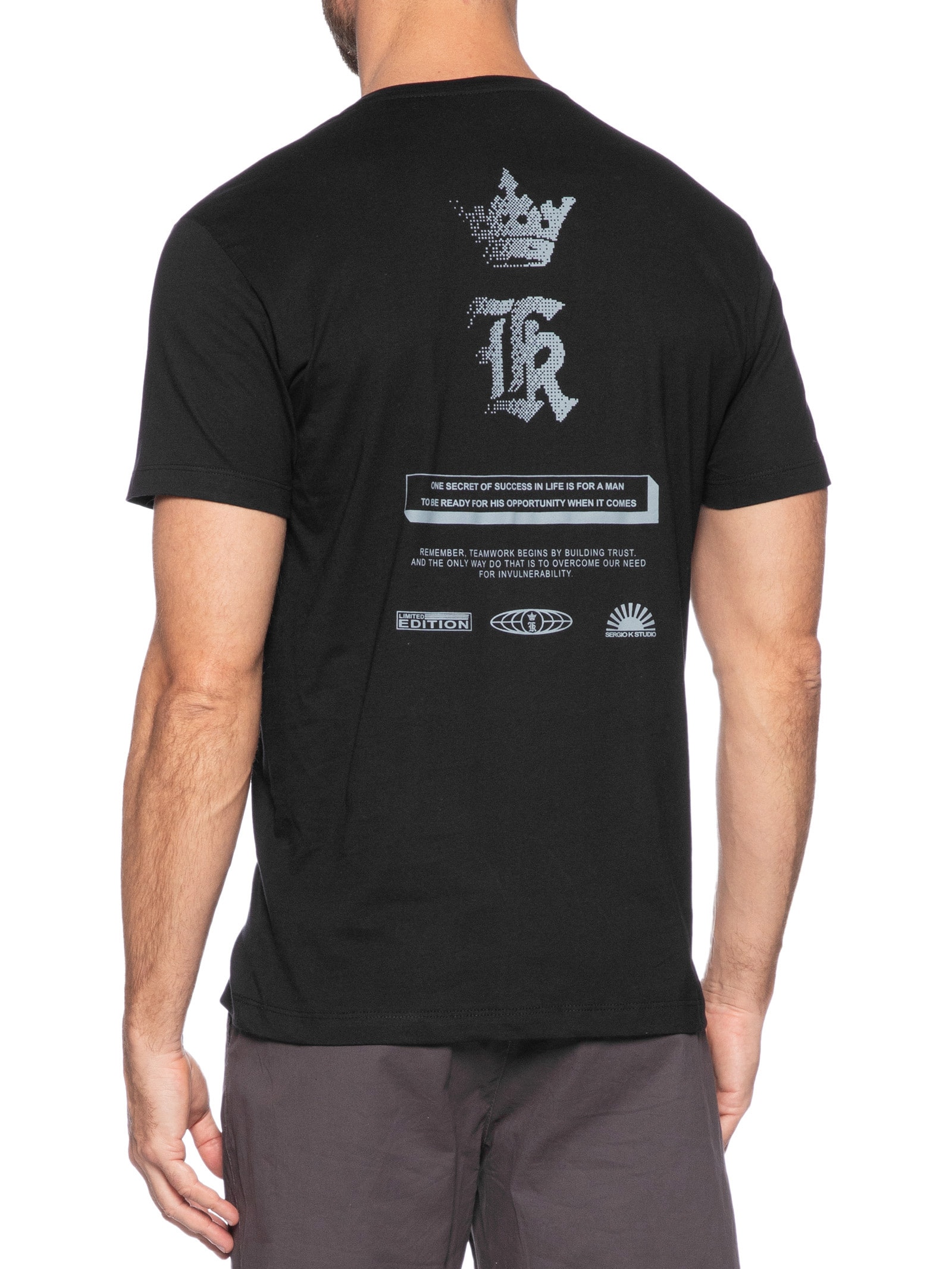 Camiseta Masculina Estampada Logo Mania Pixels Preto Sergio K